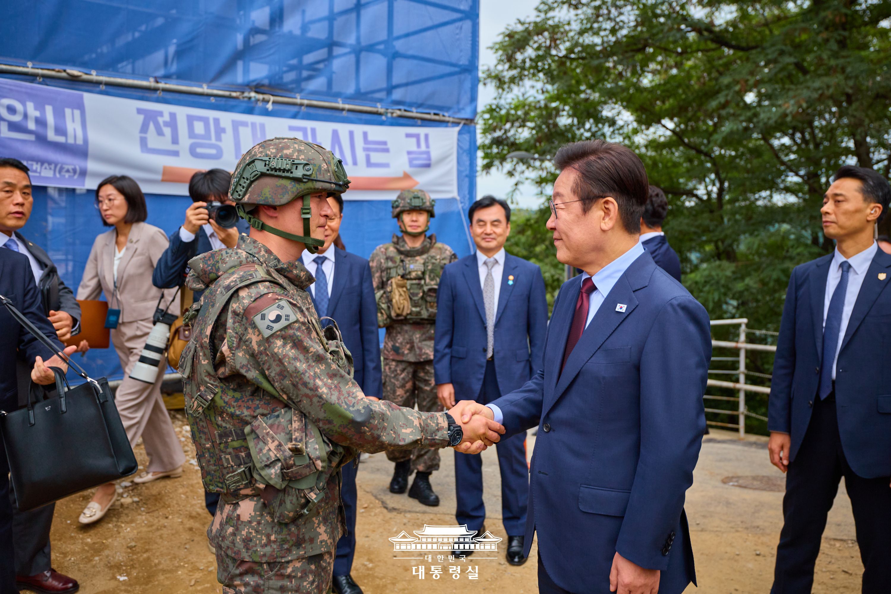 화천 군부대 방문 Slide1