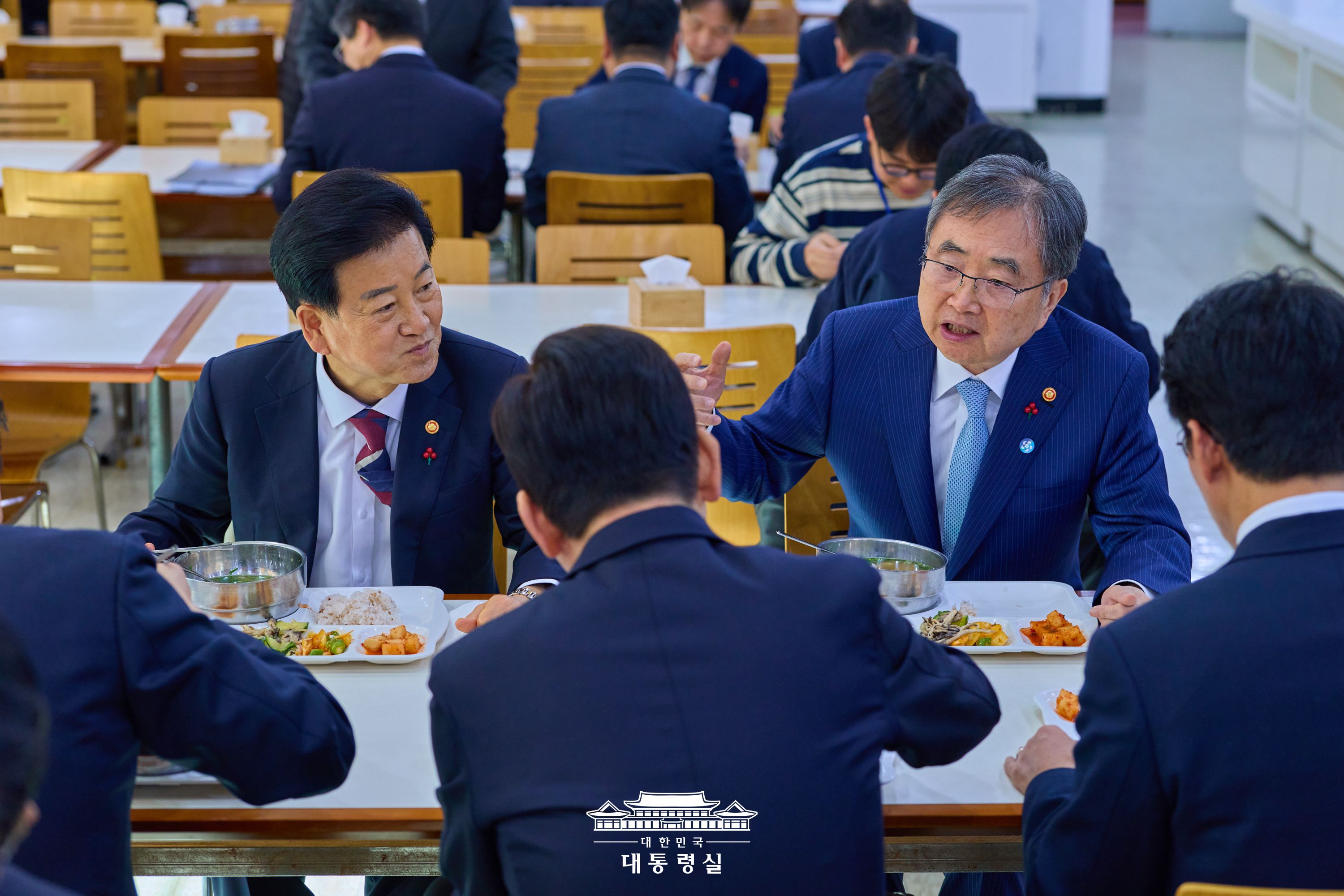 정부서울청사 구내식당 오찬 Slide3