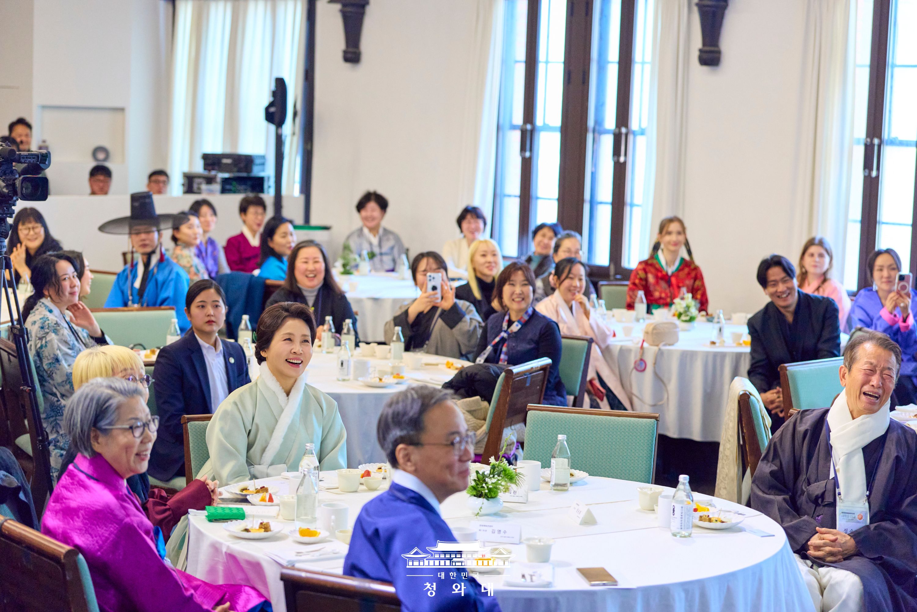 김혜경 여사, 설맞이 한복인 신년회 Slide9