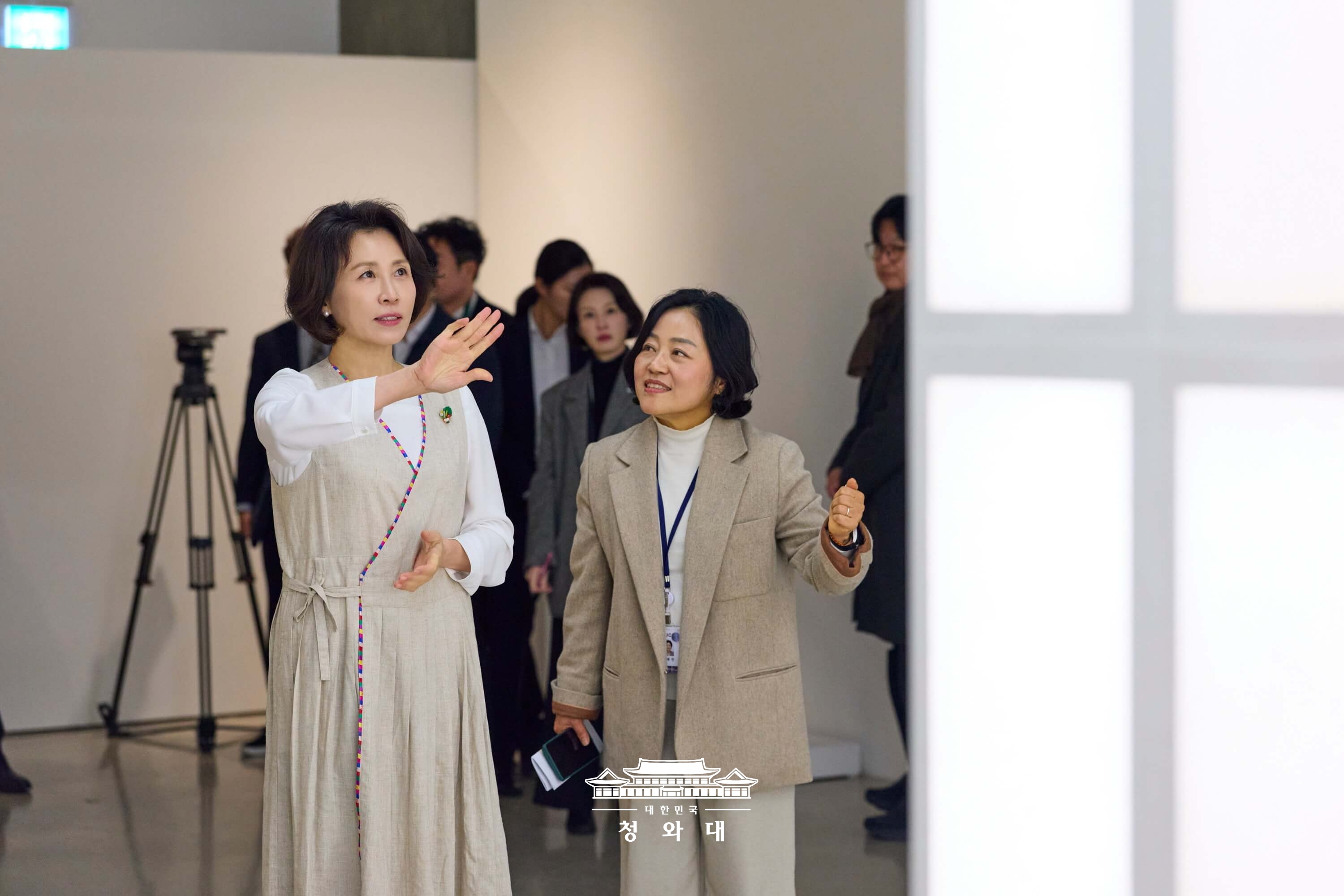 김혜경 여사, 천년한지관 방문 및 한지 제작 체험3