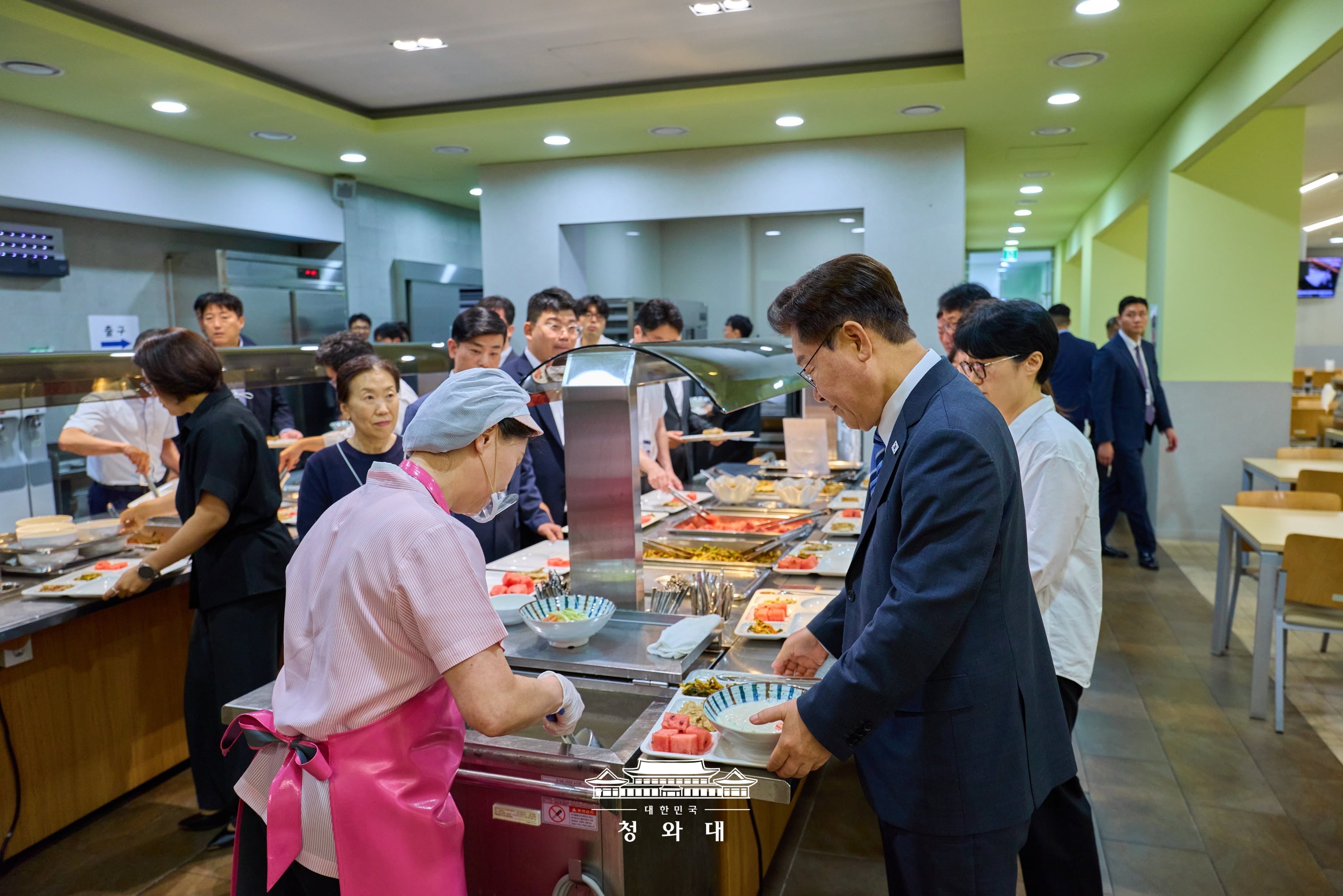 청와대 직원 격려 오찬