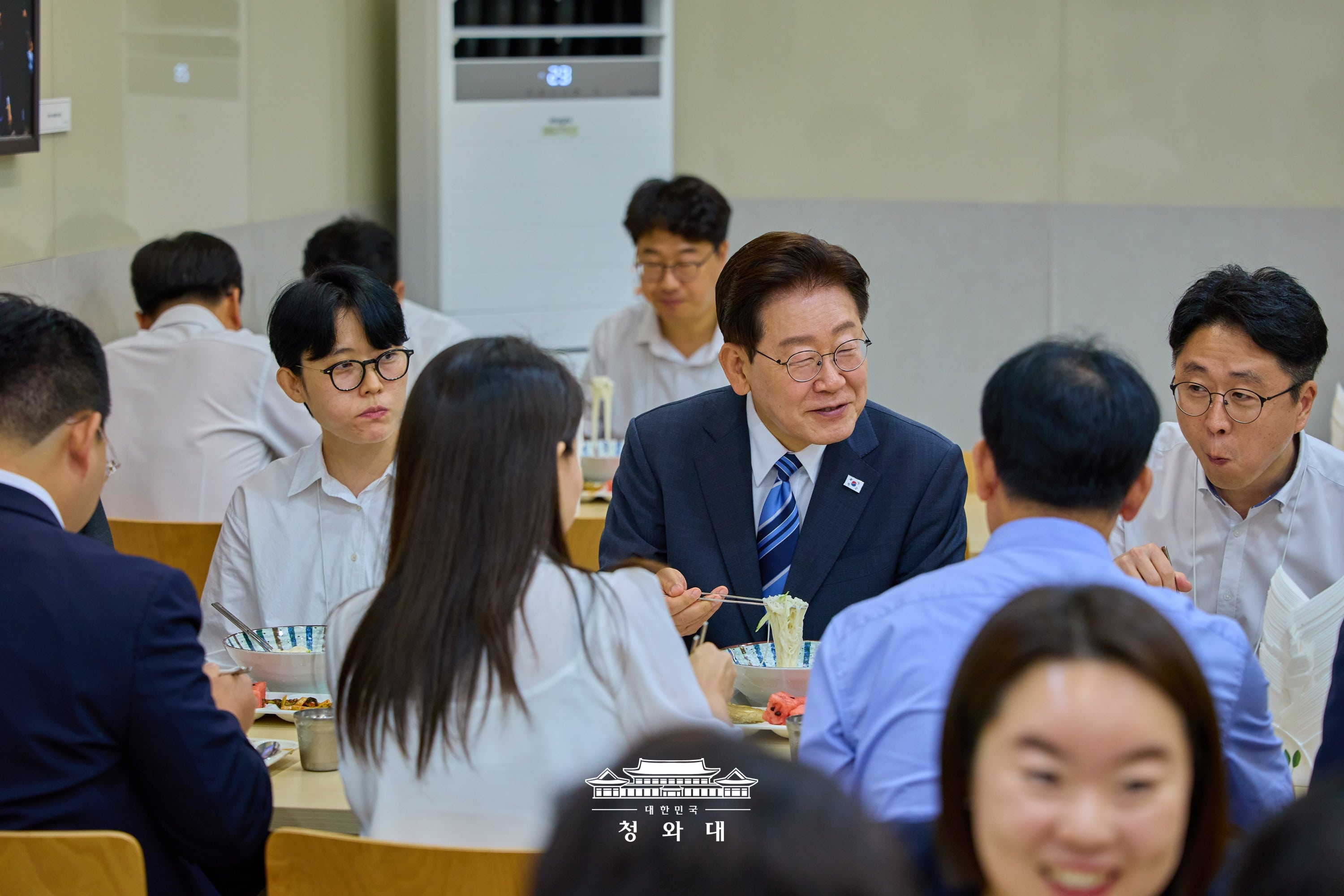 청와대 직원 격려 오찬