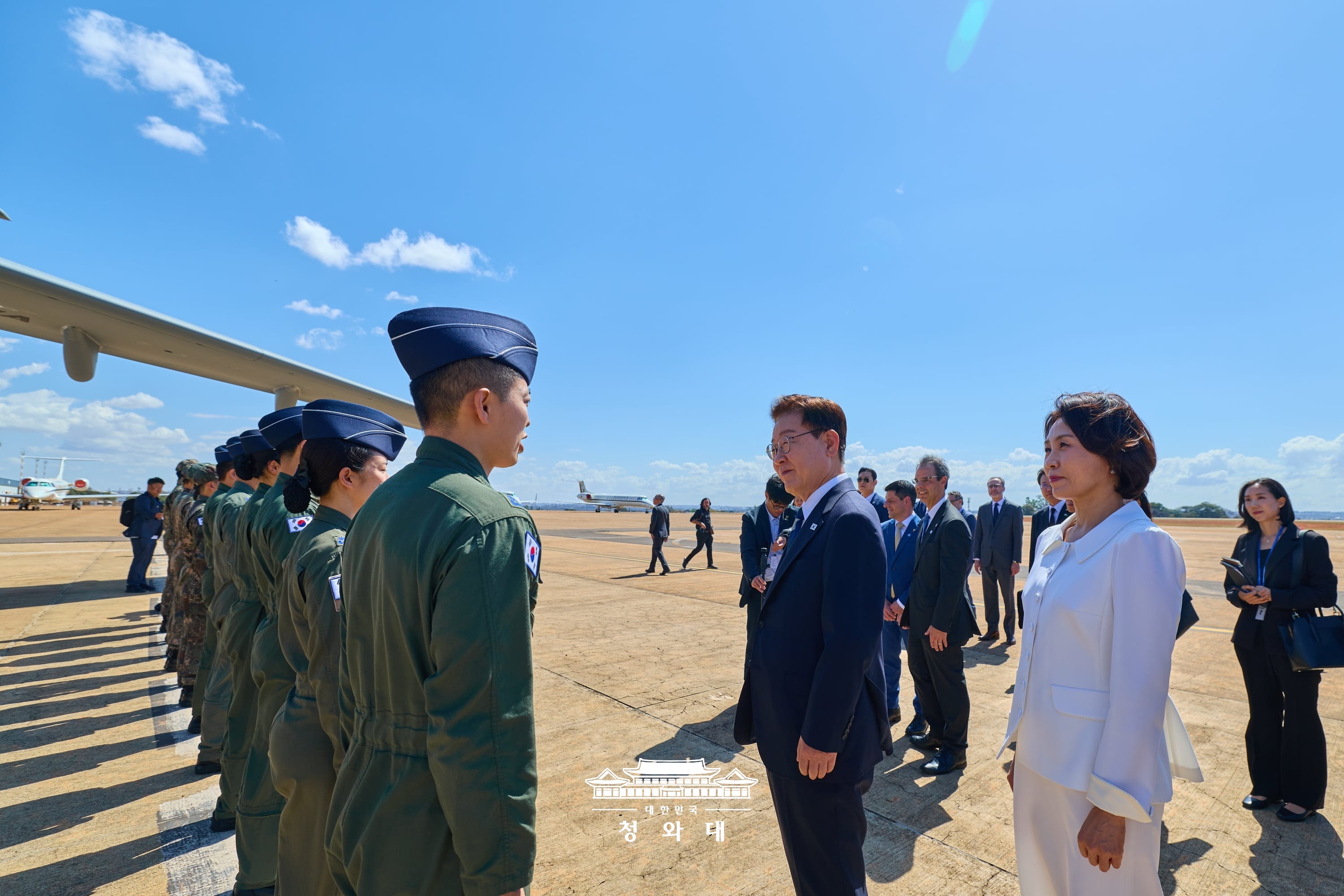 공항 도착 행사 및 C-390수송기 시찰4