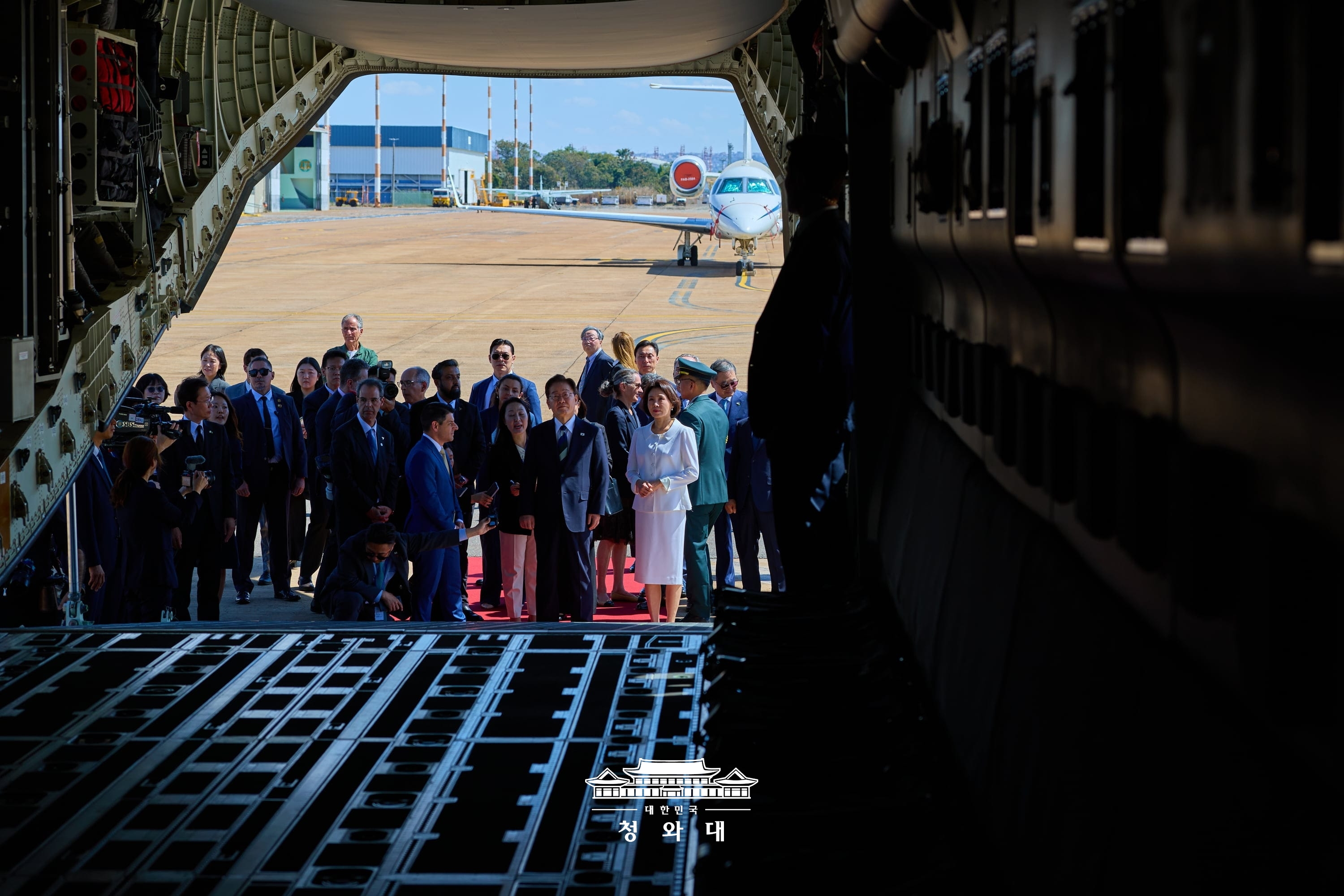 공항 도착 행사 및 C-390수송기 시찰5
