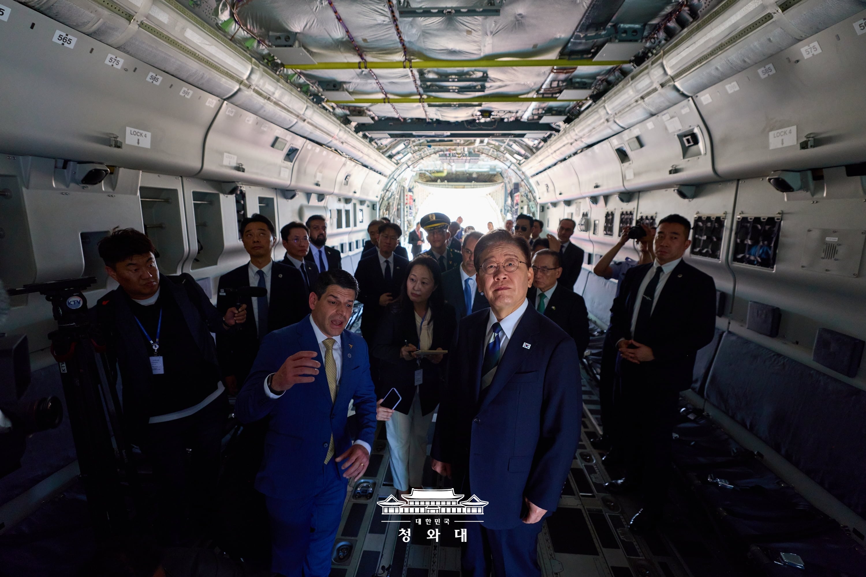 공항 도착 행사 및 C-390수송기 시찰7