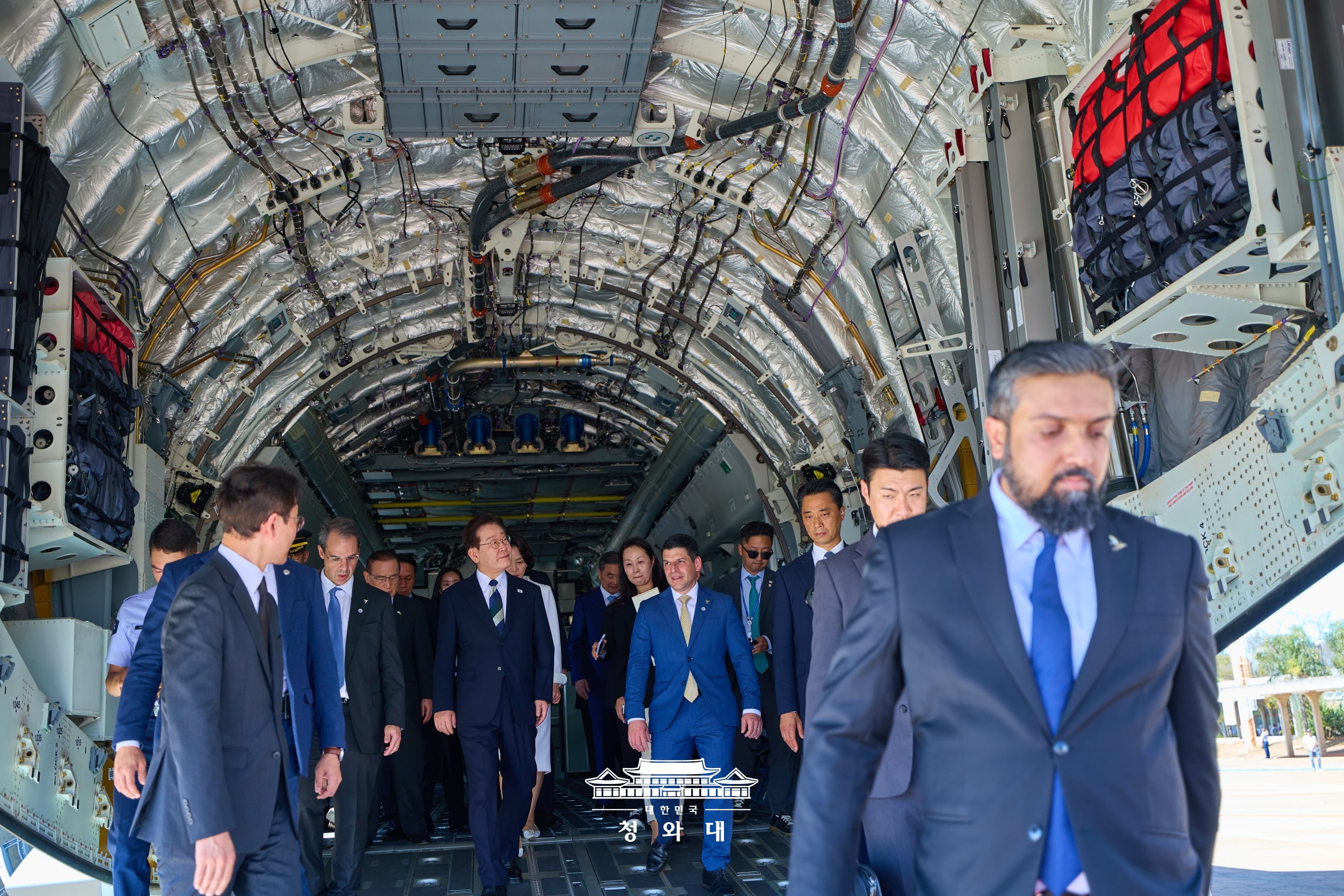 공항 도착 행사 및 C-390수송기 시찰8