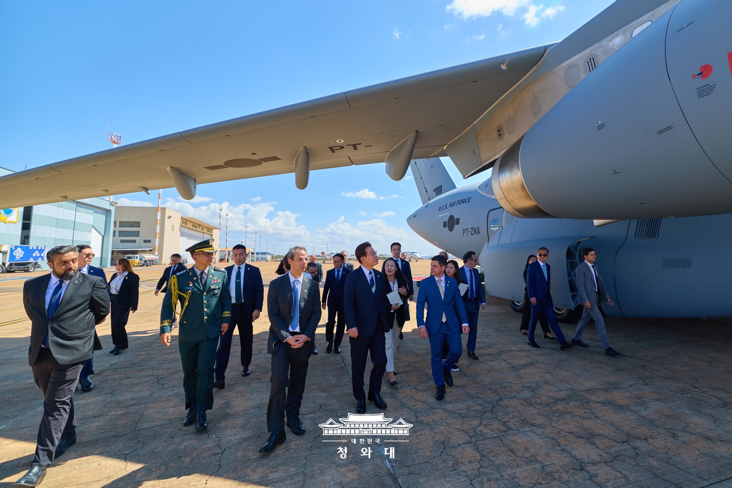 공항 도착 행사 및 C-390수송기 시찰9