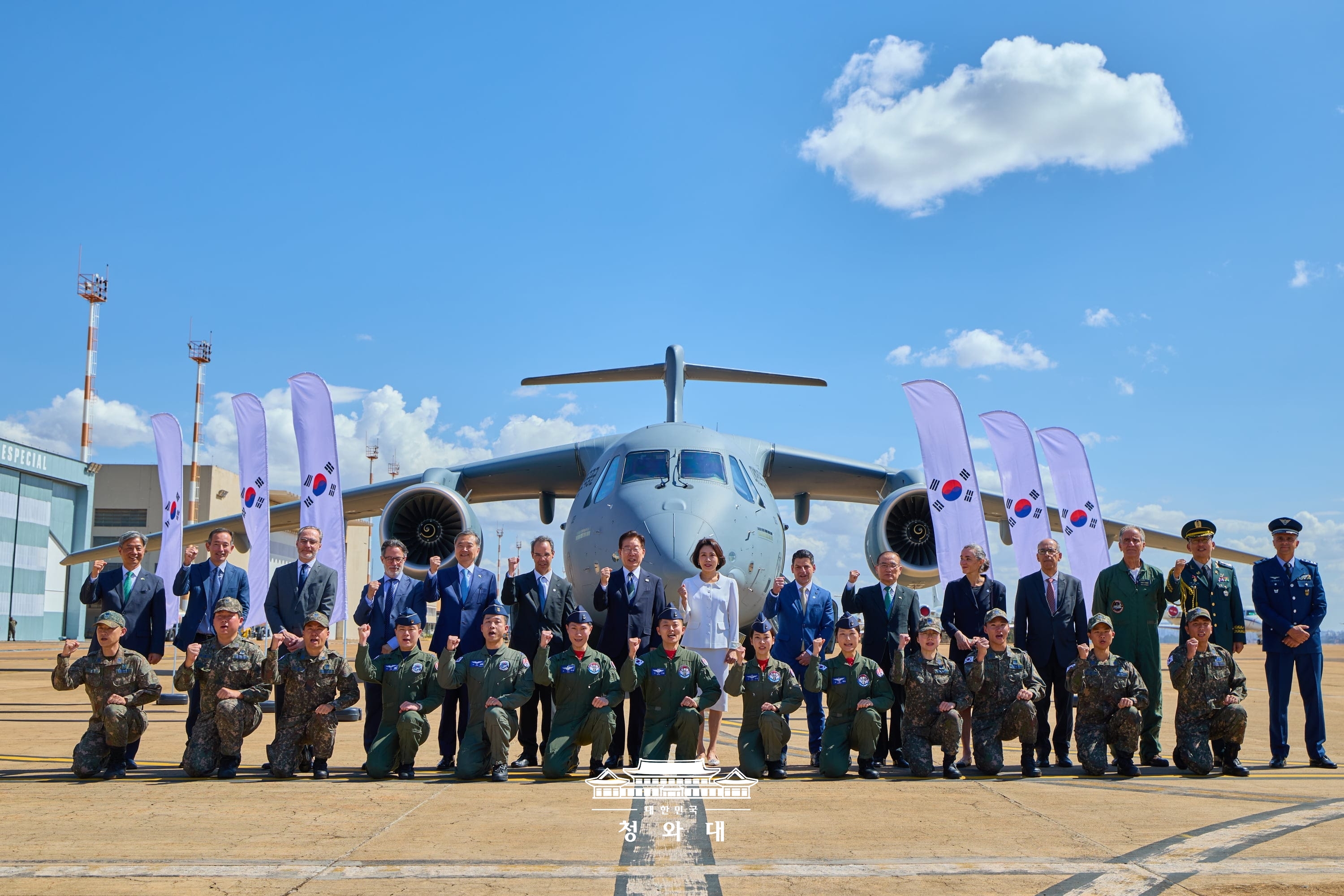 공항 도착 행사 및 C-390수송기 시찰11