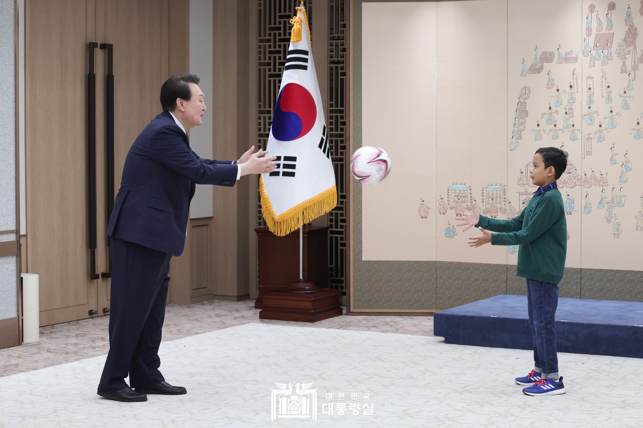캄보디아 소년 로타와의 만남 슬라이드24