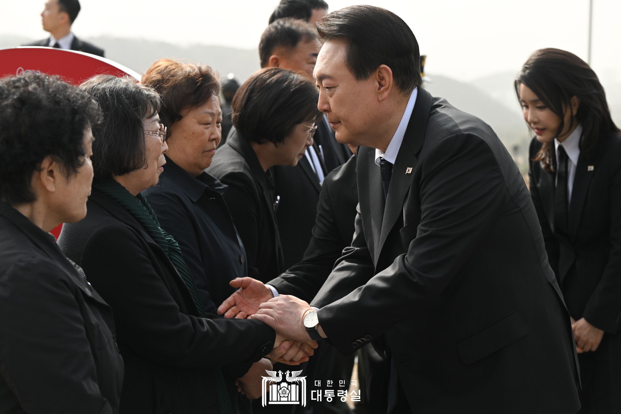 제2연평해전 및 연평도 포격전 묘역 헌화 및 참배 슬라이드1