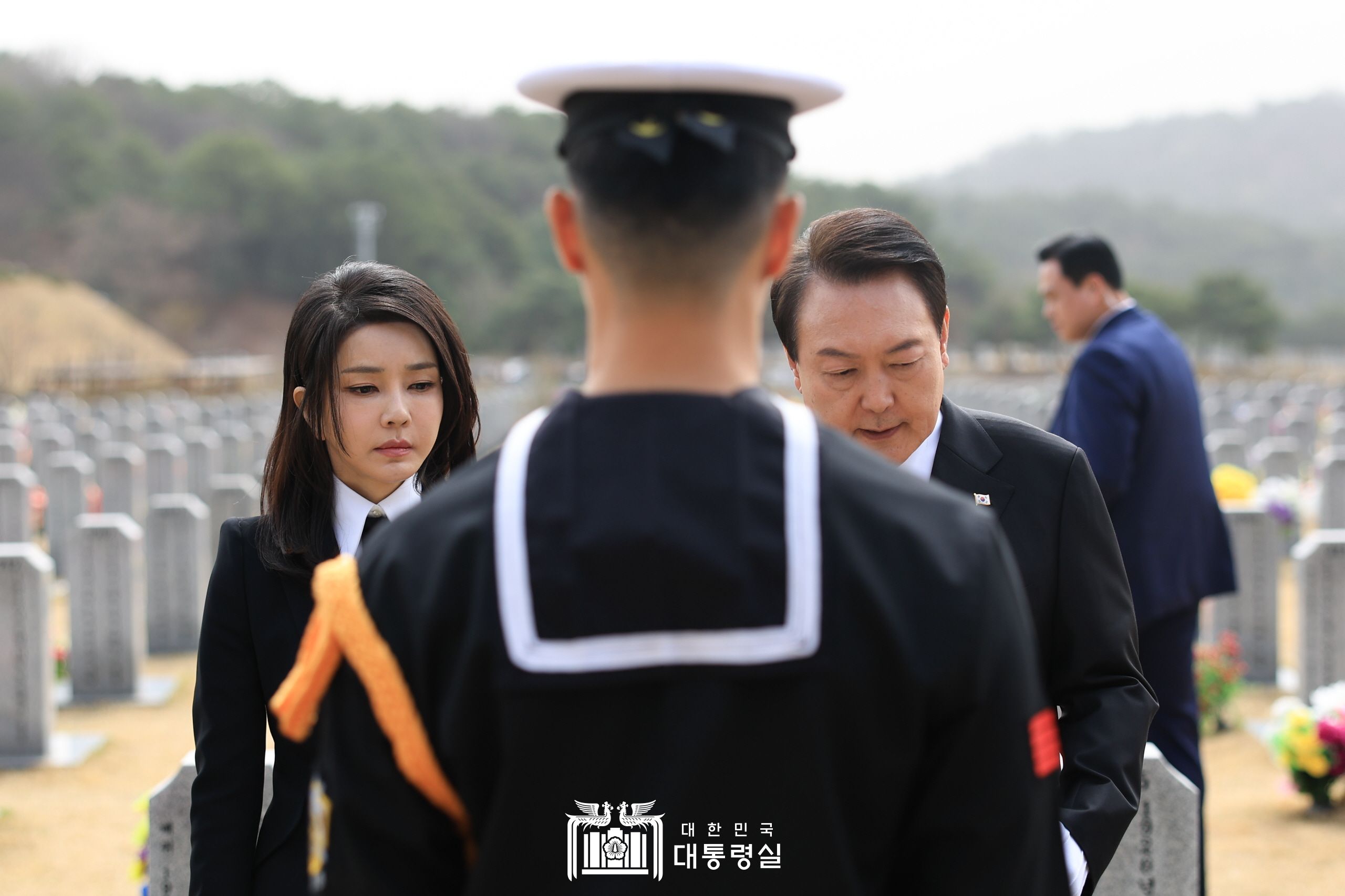 한주호 준위 묘소 헌화 및 참배 슬라이드2
