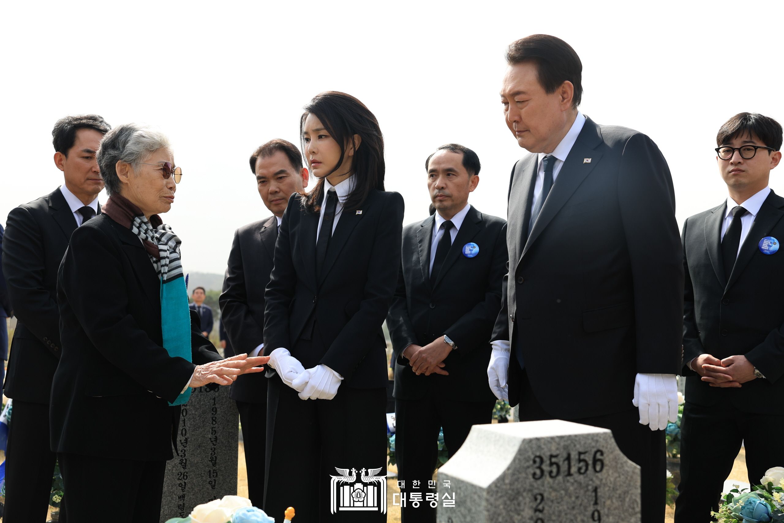 천안함 용사 묘역 헌화 및 참배 슬라이드10