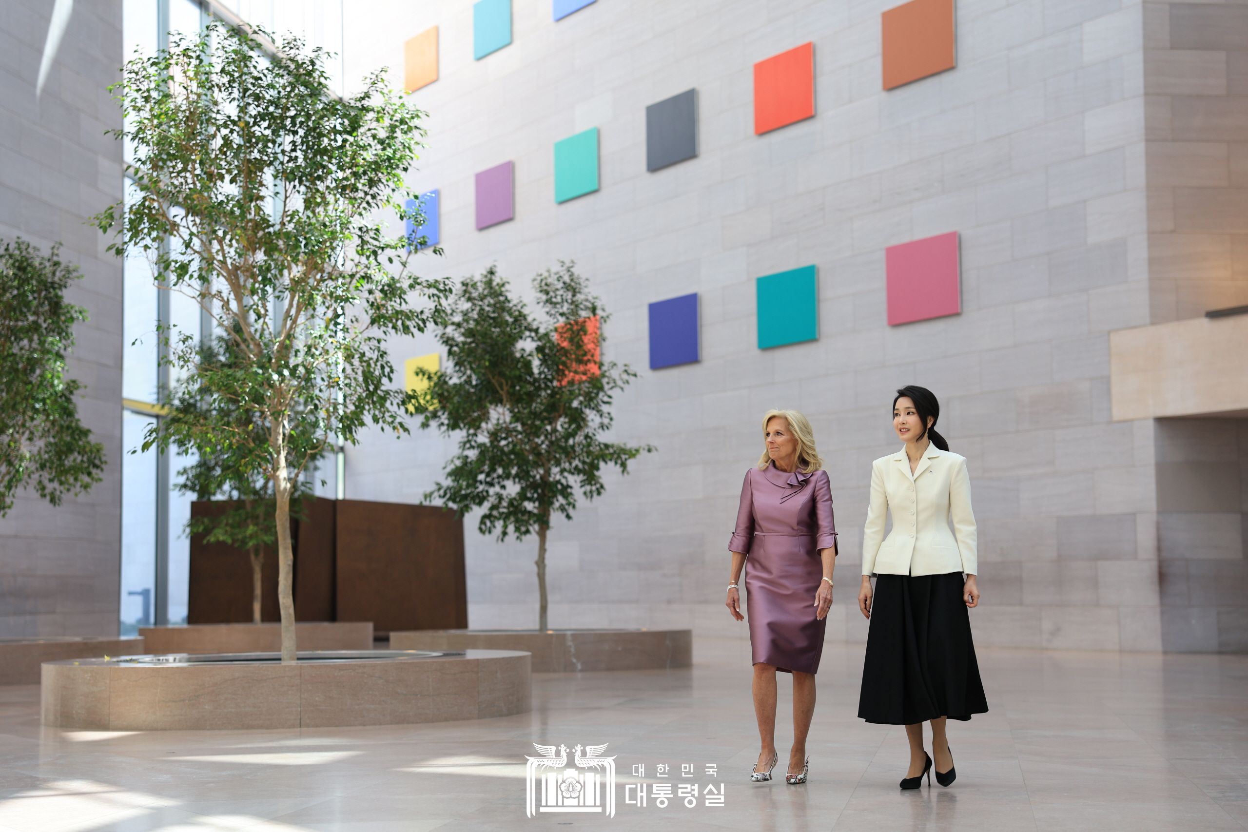 김건희 여사, 질 바이든 여사와 국립미술관 방문