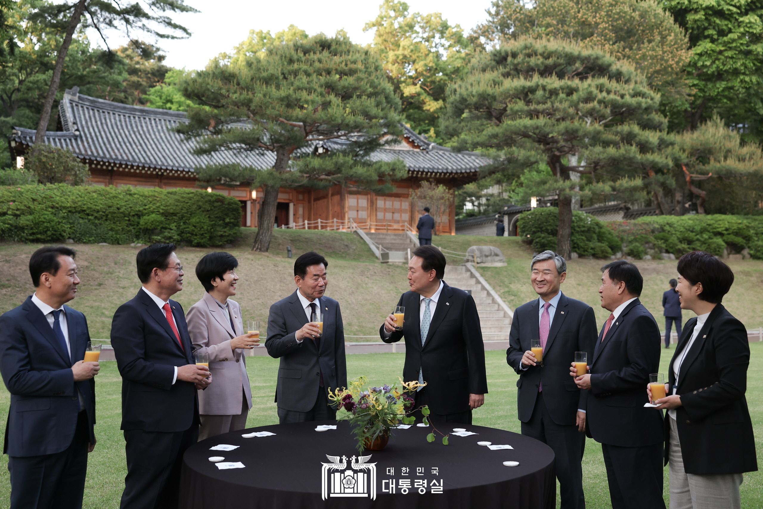 국회의장단 초청 만찬 슬라이드1