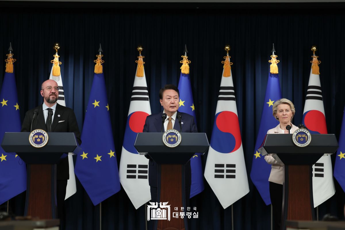"한국과 유럽연합은 더욱 활발하게 소통하고 협력해 나아갈 것" 썸네일