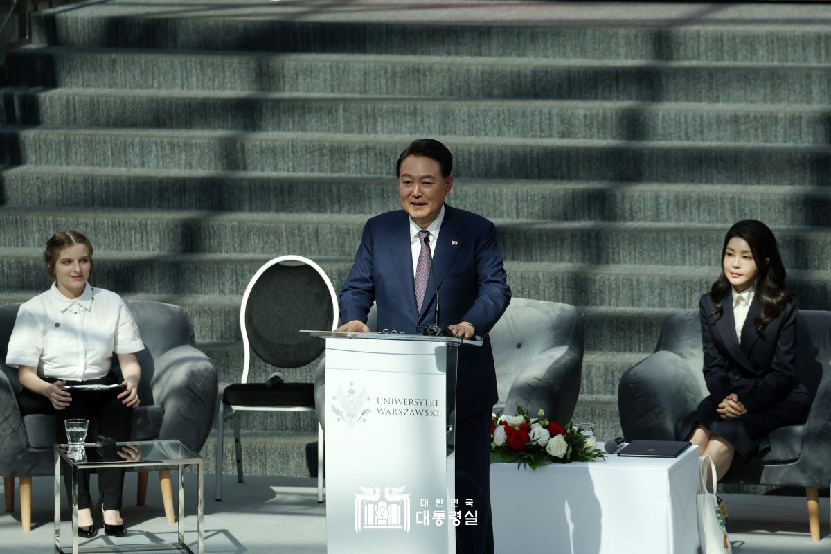 "더 나은 미래를 위해 투자와 문화교류 지원할 것"