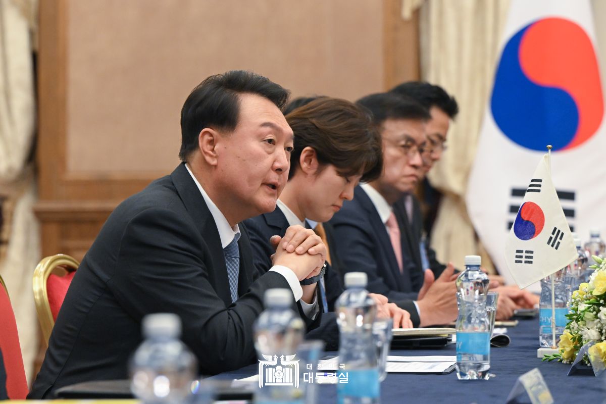 "한일 양국 관계, 개선과 발전의 방향으로 움직이는 중...협력을 통해 글로벌 현안 해결 큰 기여할 것"