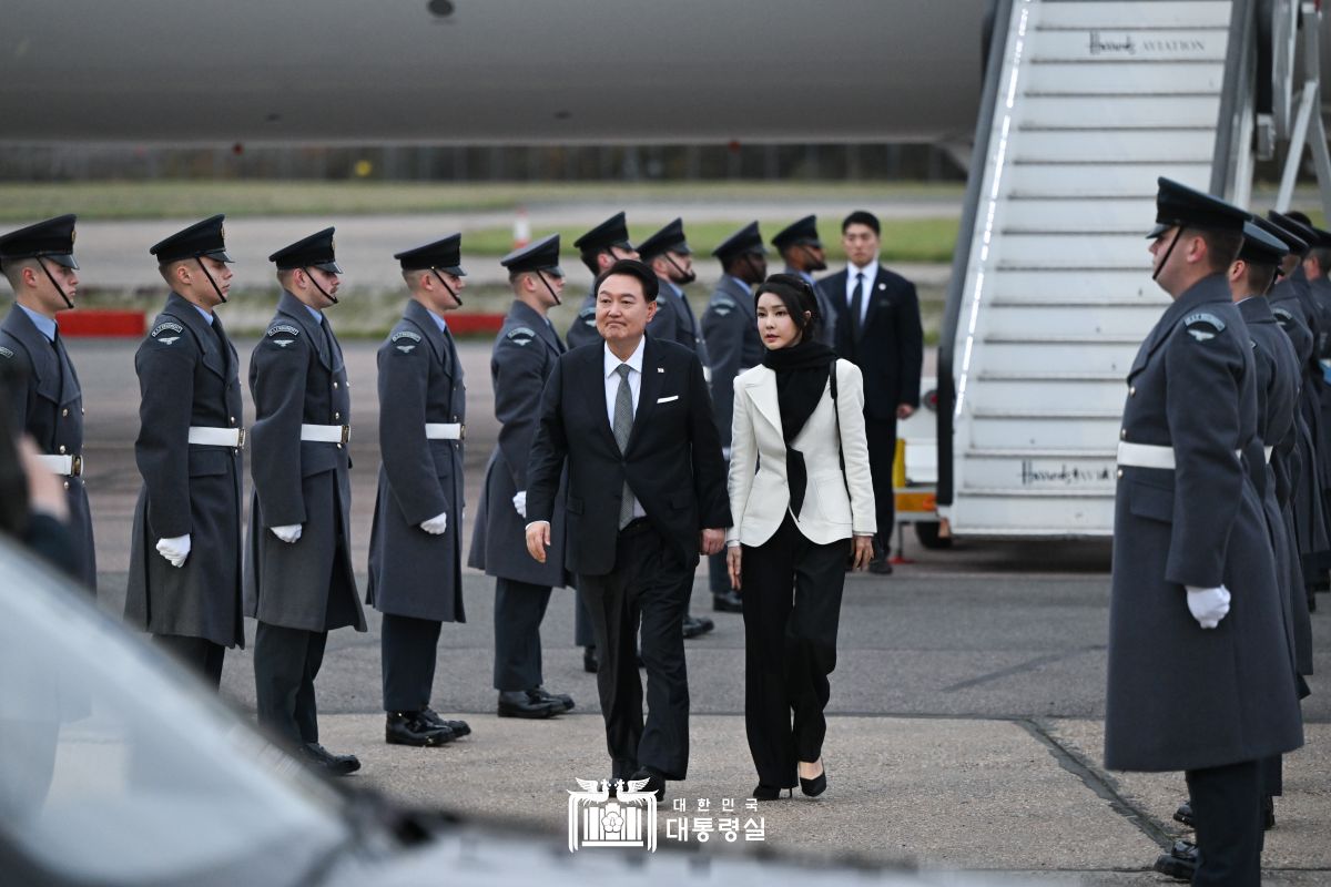 런던 공항 도착 행사