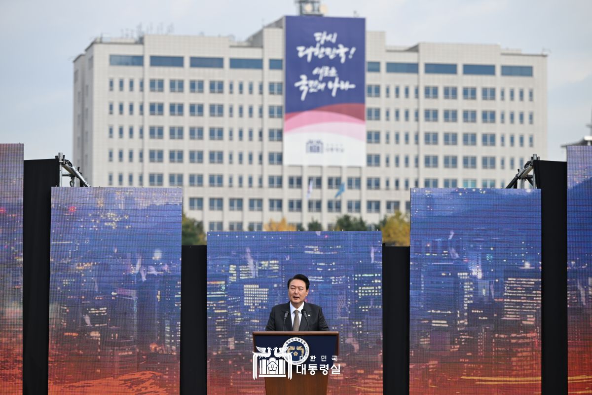 "용기 있는 소방관을 가진 나라가 안전한 나라.. 여러분이 사명에 전념할 수 있도록 적극 뒷받침할 것" 썸네일