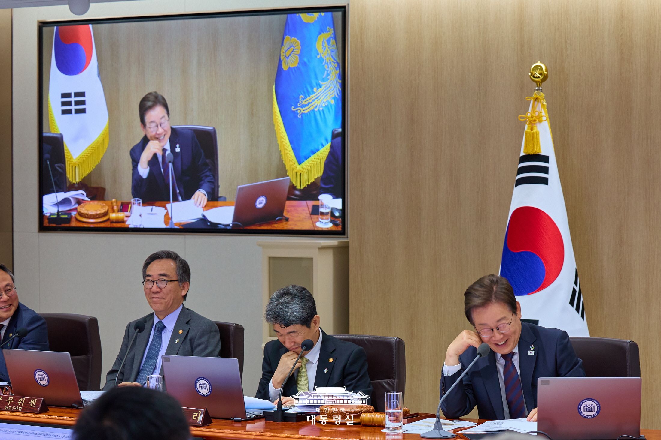 국무회의 참석한 이재명 대통령6