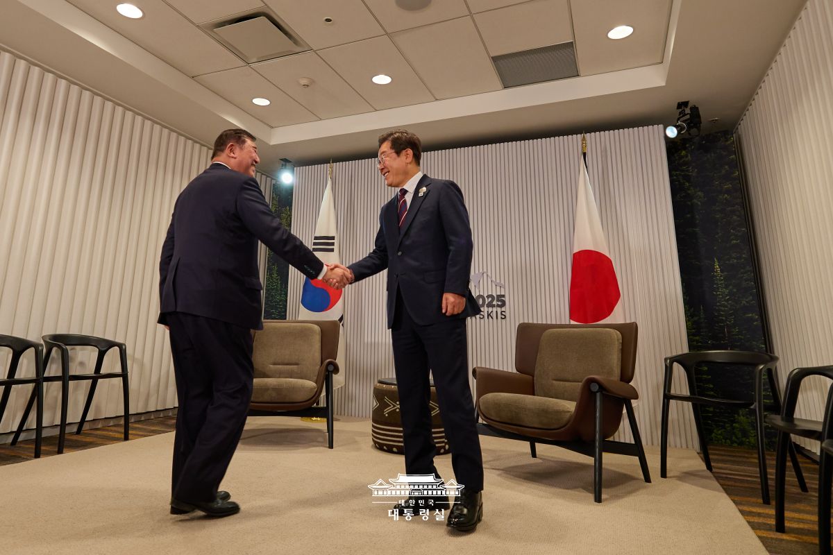 이시바 시게루 일본 총리와 첫 정상회담을 가졌습니다 사진