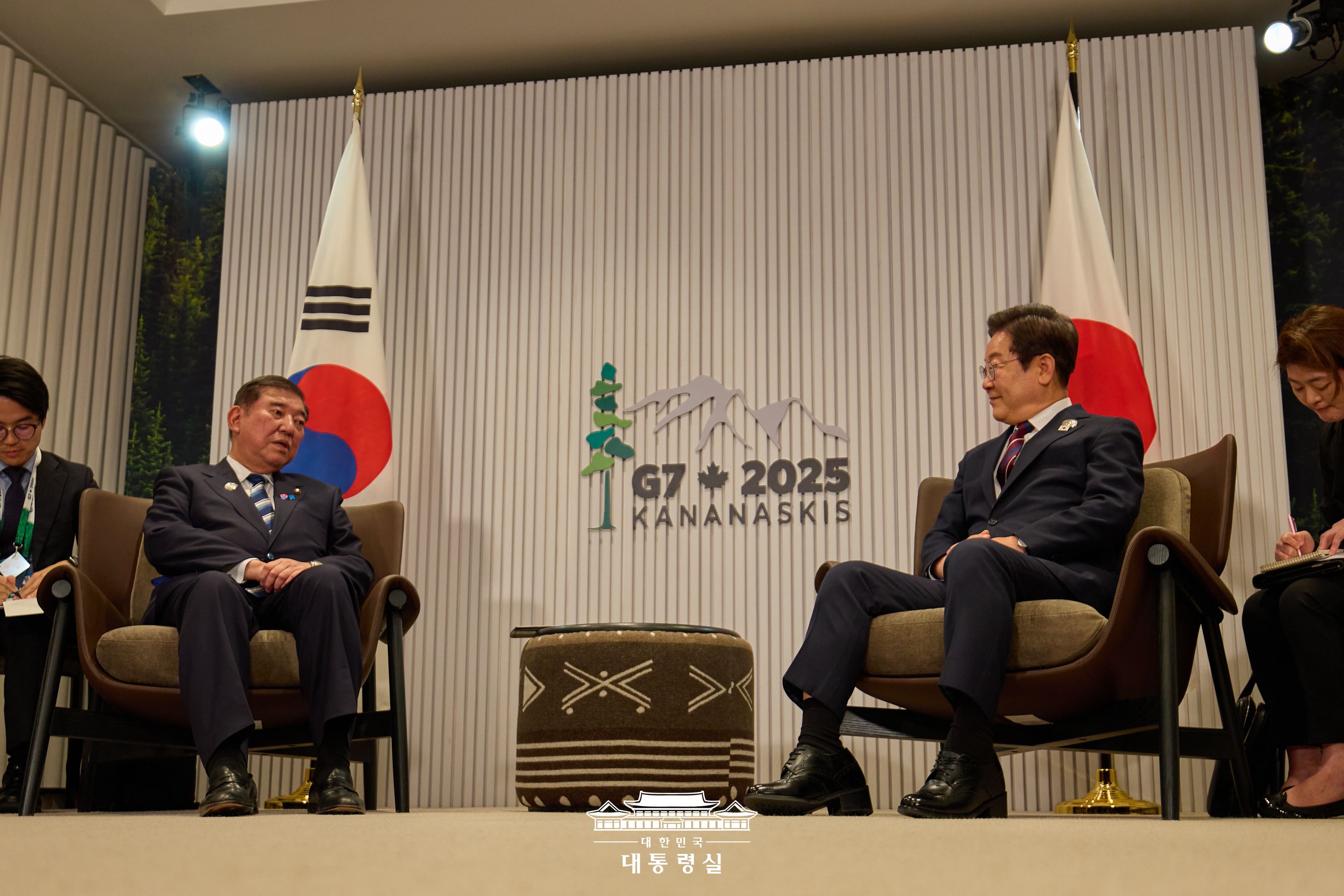 이시바 시게루 일본 총리와 첫 정상회담을 가졌습니다 슬라이드2