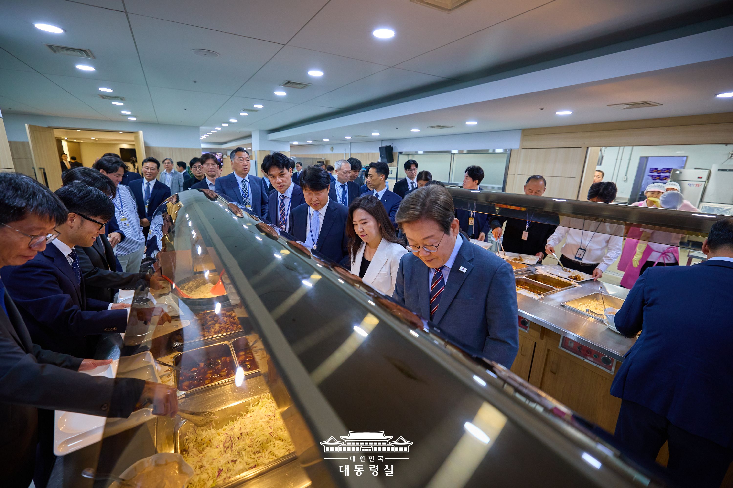 대통령실 기자실 방문한 이재명 대통령4