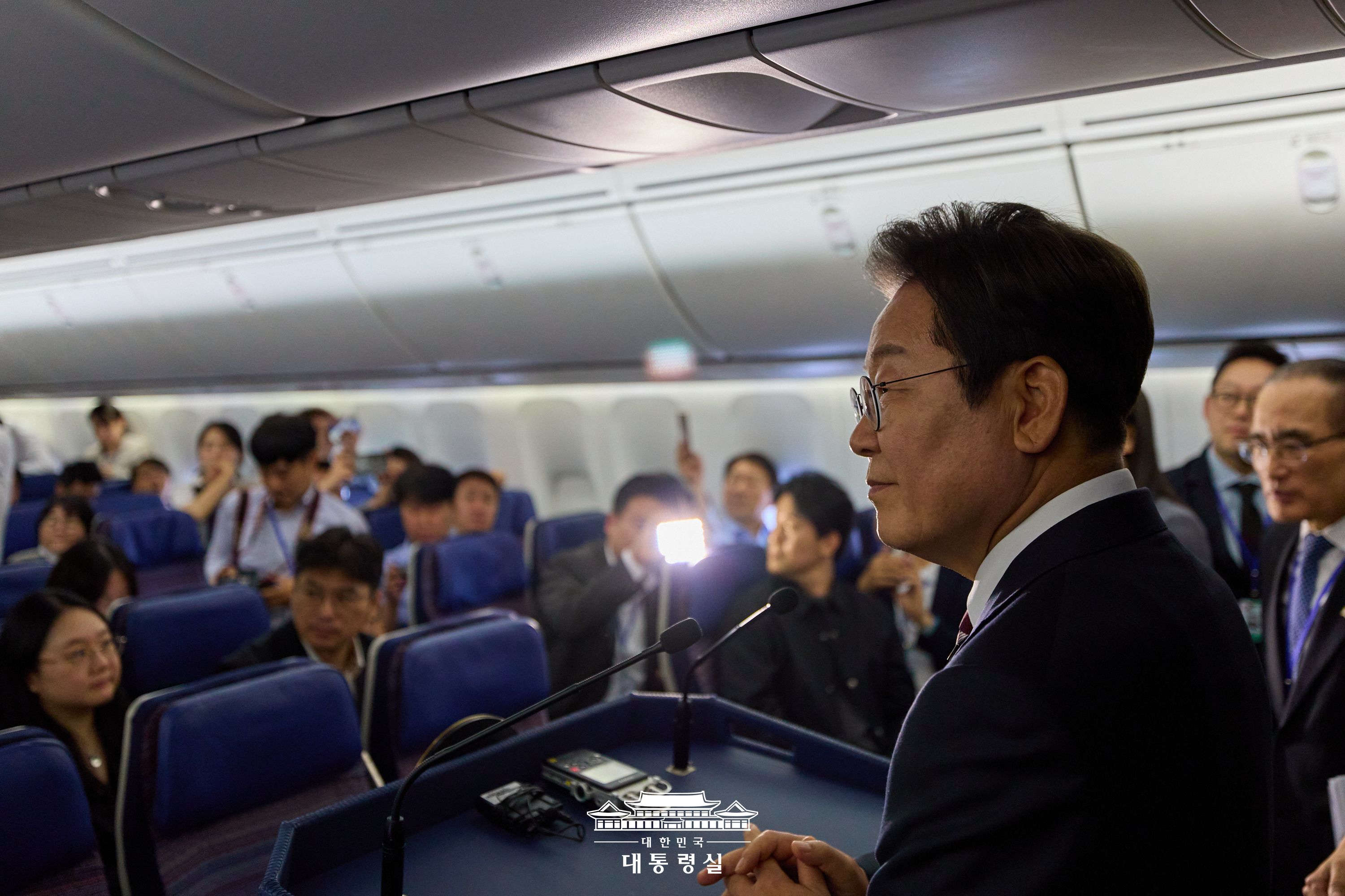 기내 기자간담회 슬라이드3