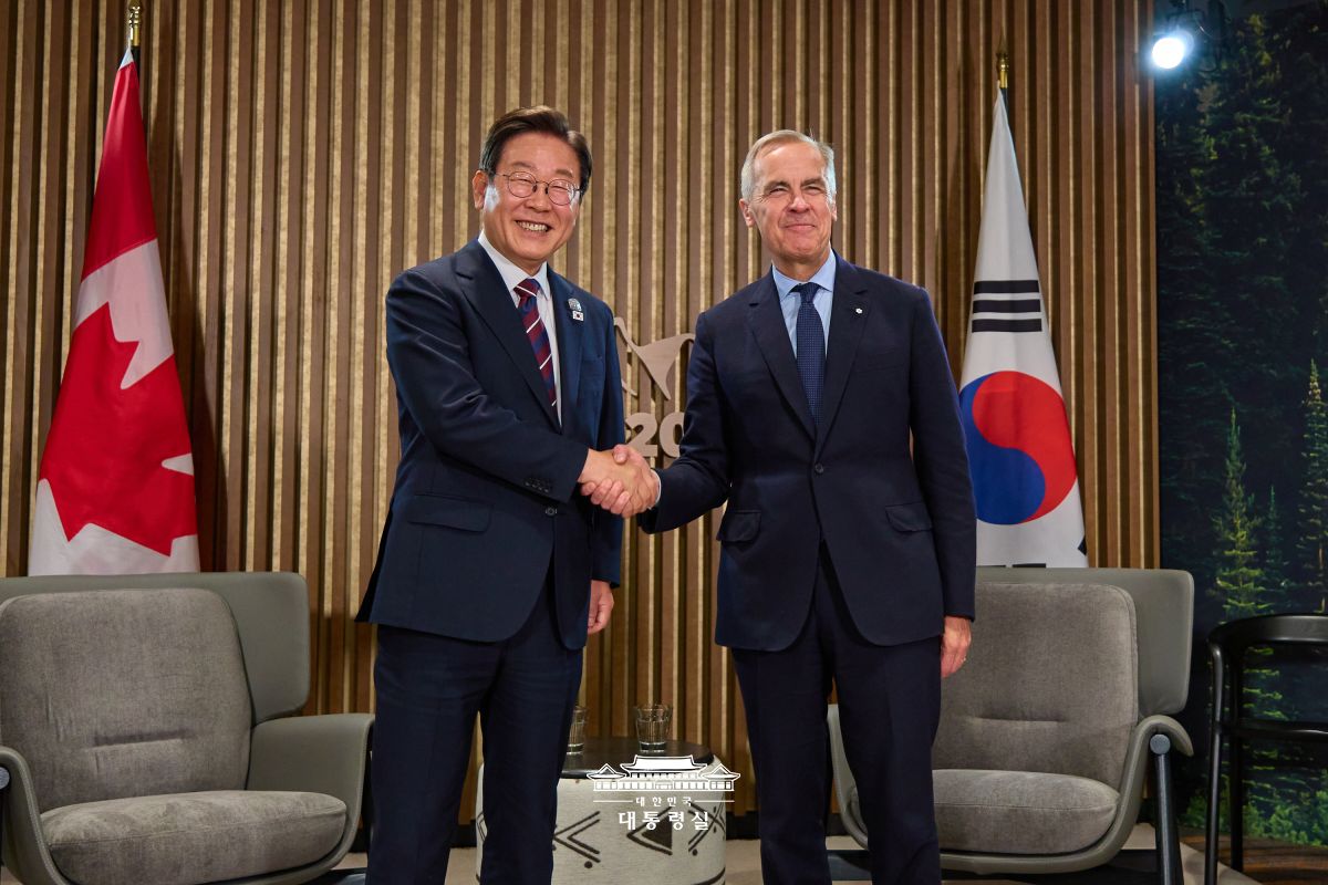 마크 카니 캐나다 총리와 첫 정상회담을 가졌습니다 사진