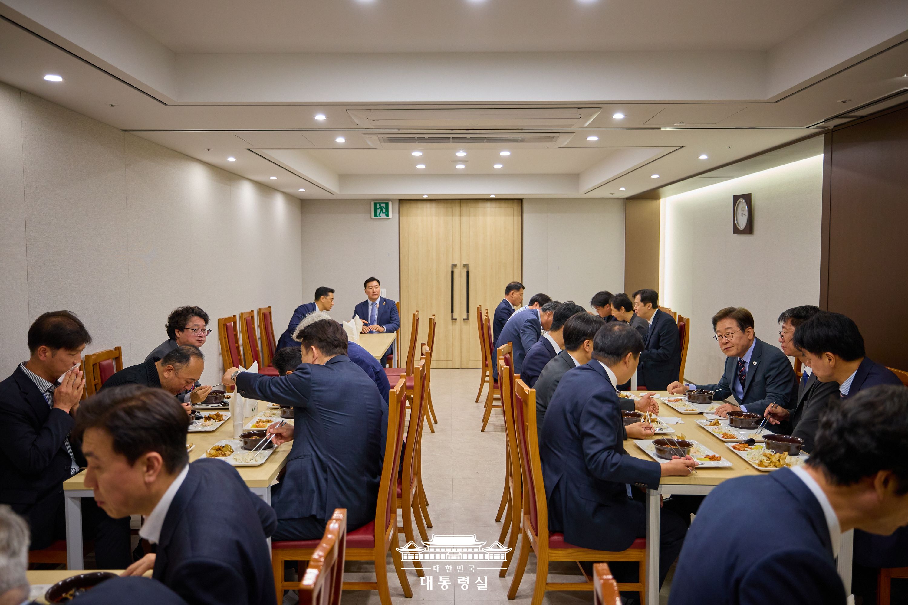 대통령실 기자실 방문한 이재명 대통령3