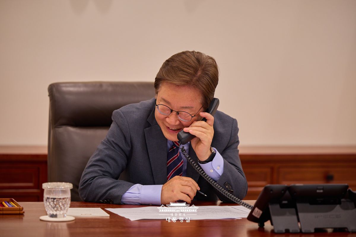 앤서니 알바니지 호주 총리와 첫 통화를 가졌습니다 썸네일