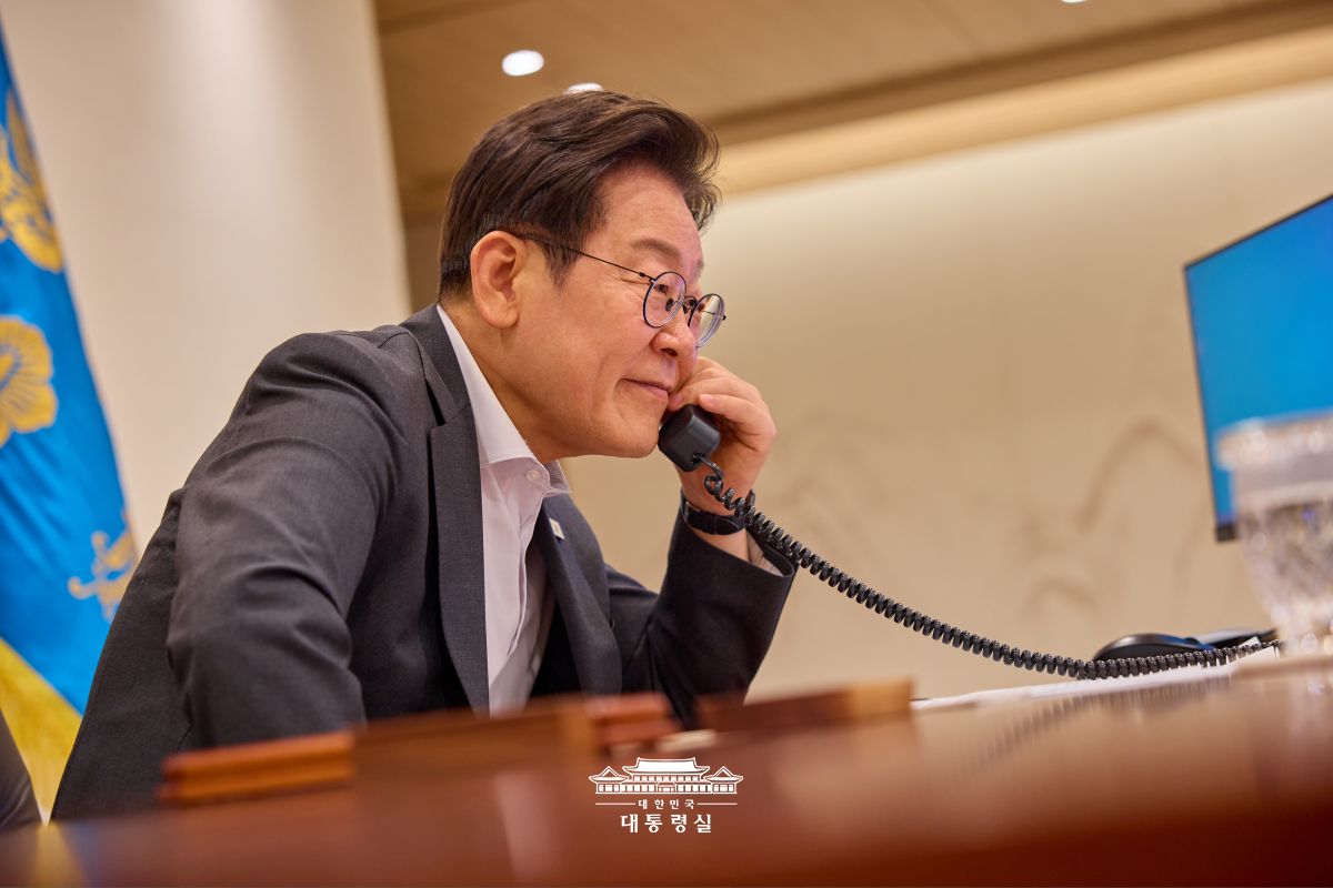 타밈 카타르 국왕과 처음으로 통화를 나누게 되어 기쁘게 생각합니다. 썸네일