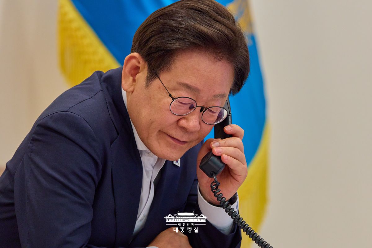 울프 크리스터손 스웨덴 총리와 처음으로 전화 통화를 하게 되어 기쁘게 생각합니다 썸네일