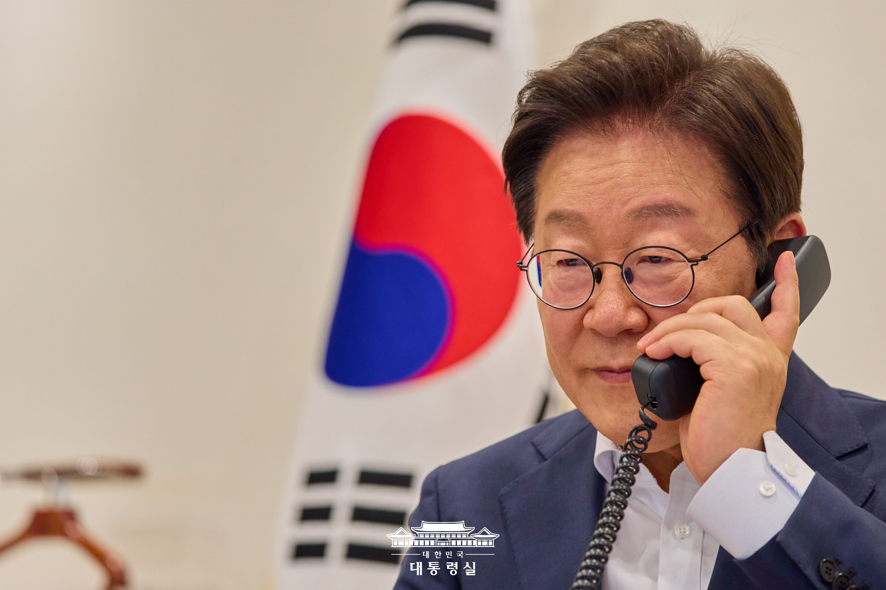 대통령실 사진 자료실, 한국·스웨덴 정상 통화 1