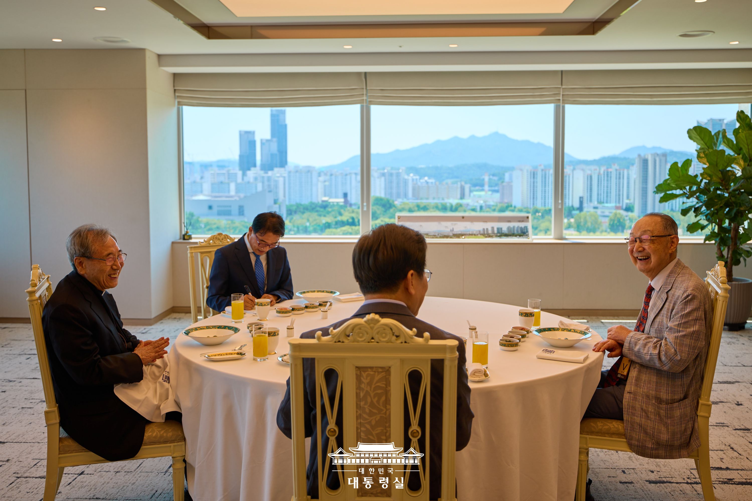 2025년 7월 11일 국민 여러분께 보고드립니다 슬라이드2