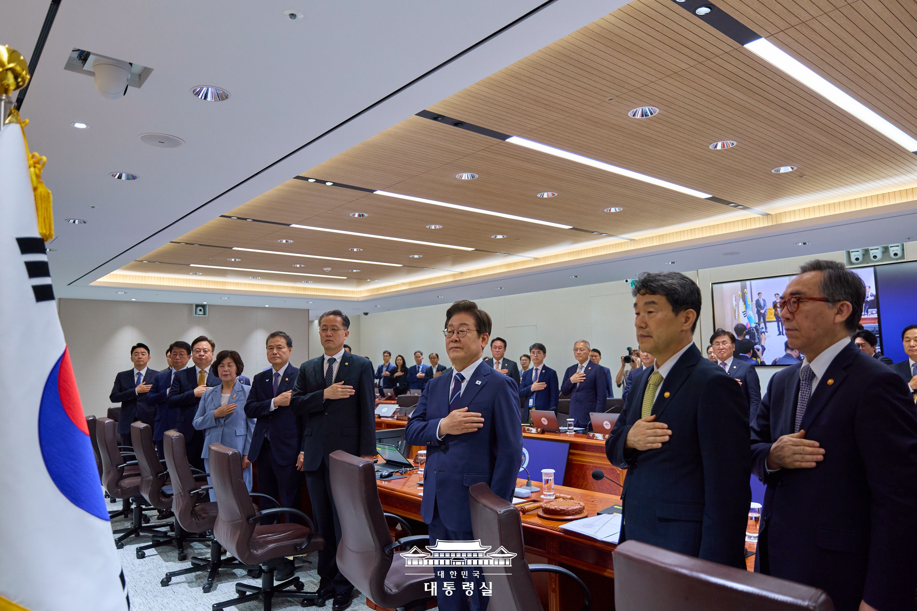 2025년 7월 2일 국민 여러분께 보고드립니다 슬라이드2