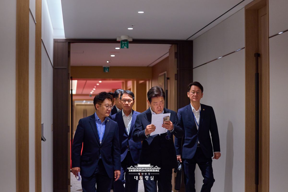 2025년 7월 18일 국민 여러분께 보고드립니다 사진