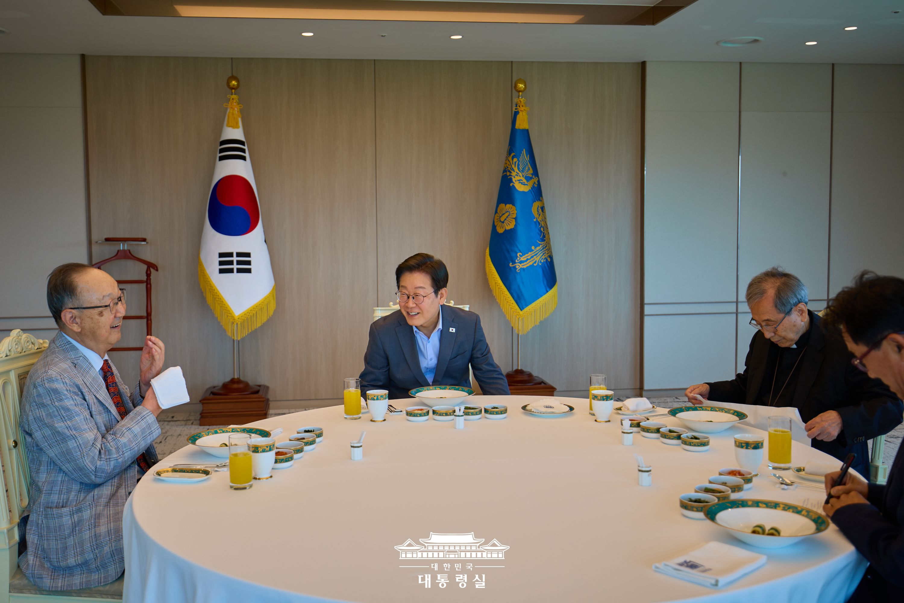 시민사회 원로 초청 오찬 간담회 슬라이드2