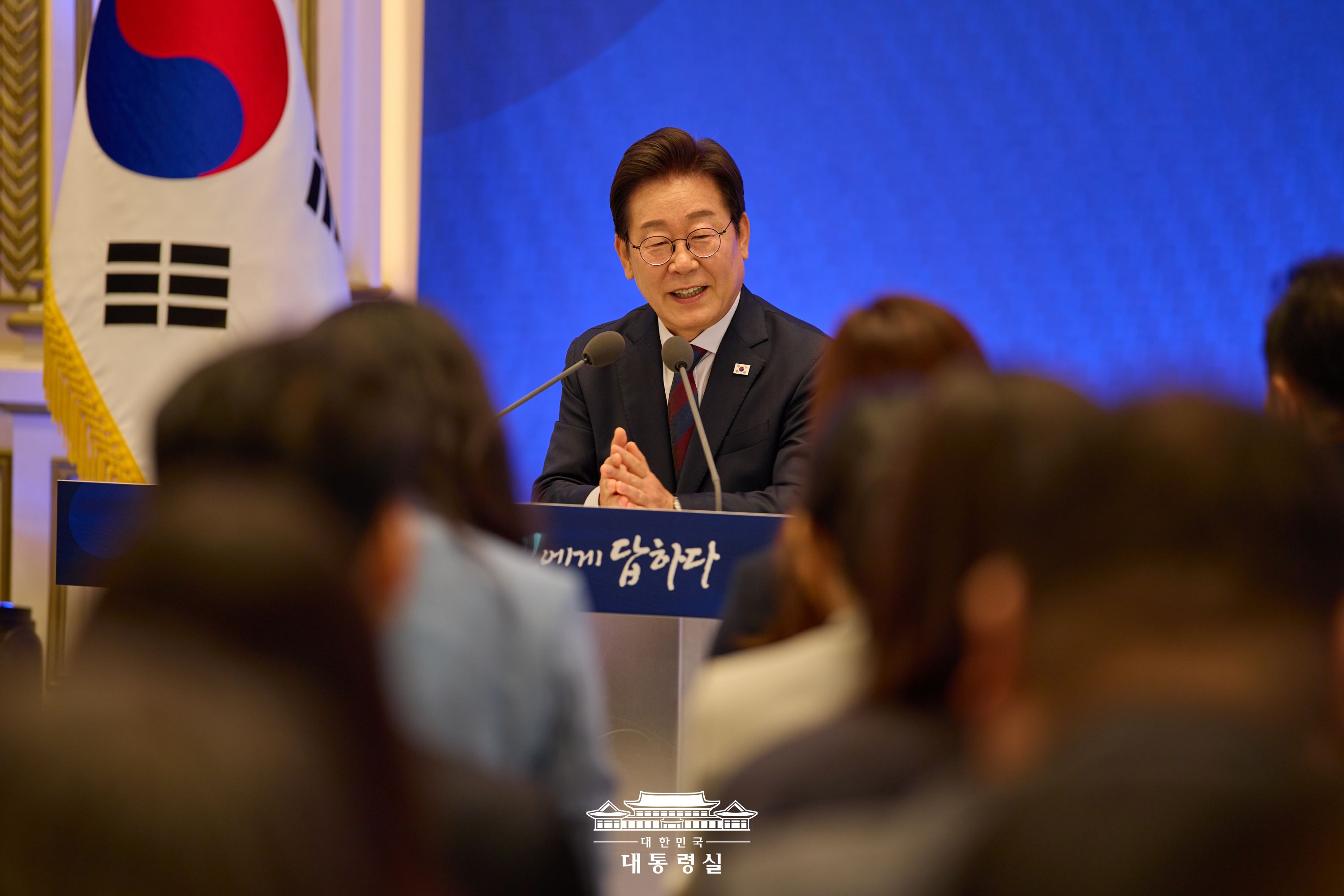 취임 30일 기자회견 슬라이드1
