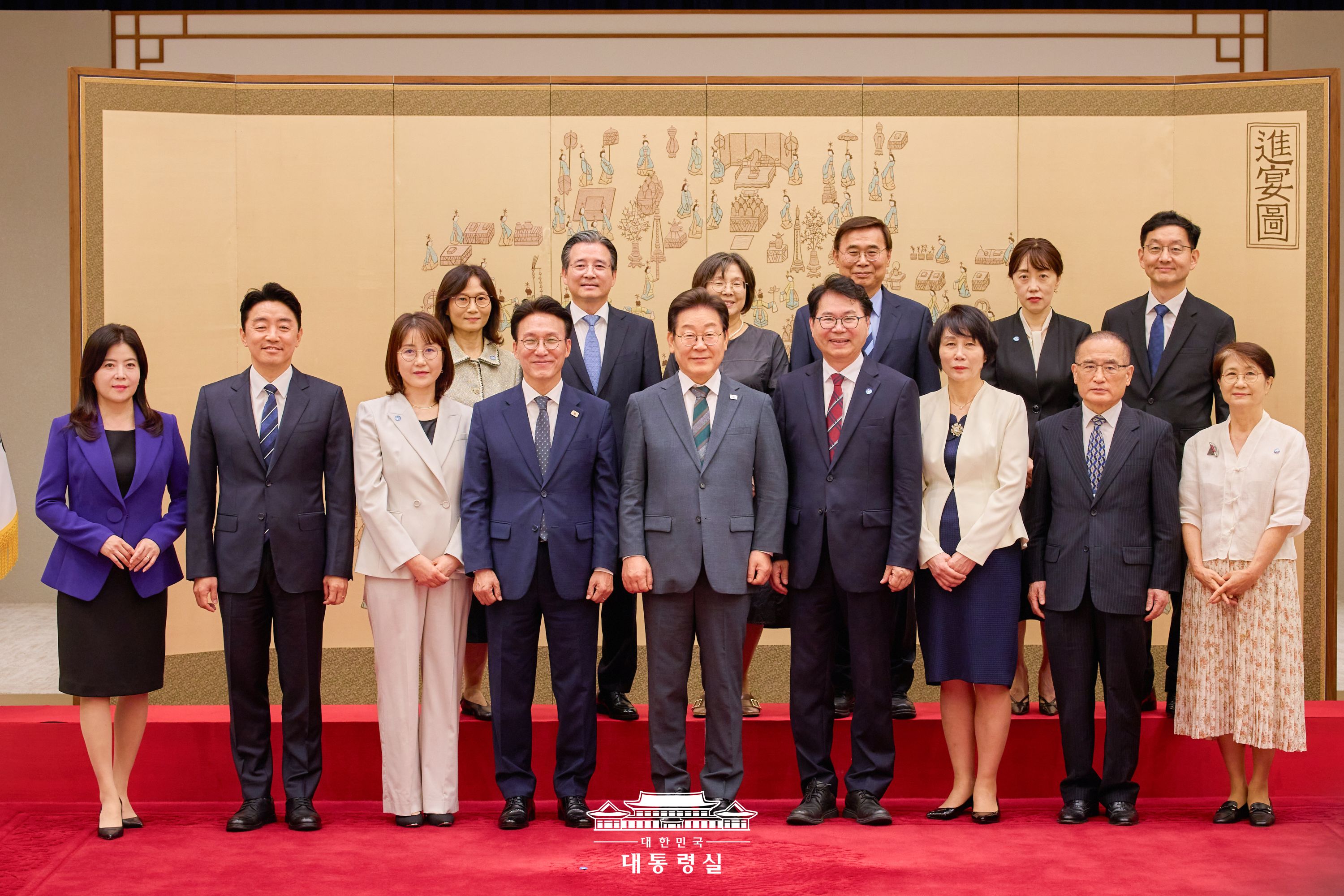 든든한 일곱 분과 함께, 국민의 행복을 향해 나아갑니다 슬라이드1