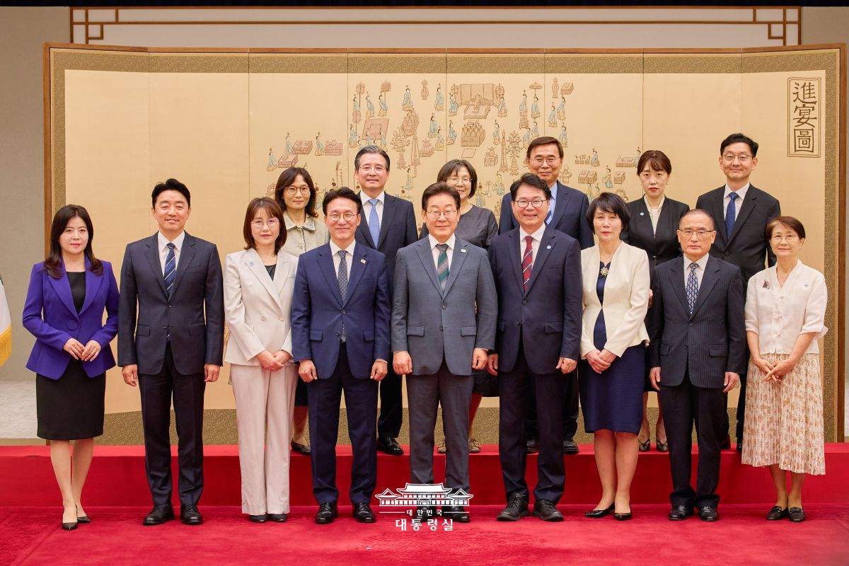 든든한 일곱 분과 함께, 국민의 행복을 향해 나아갑니다 사진