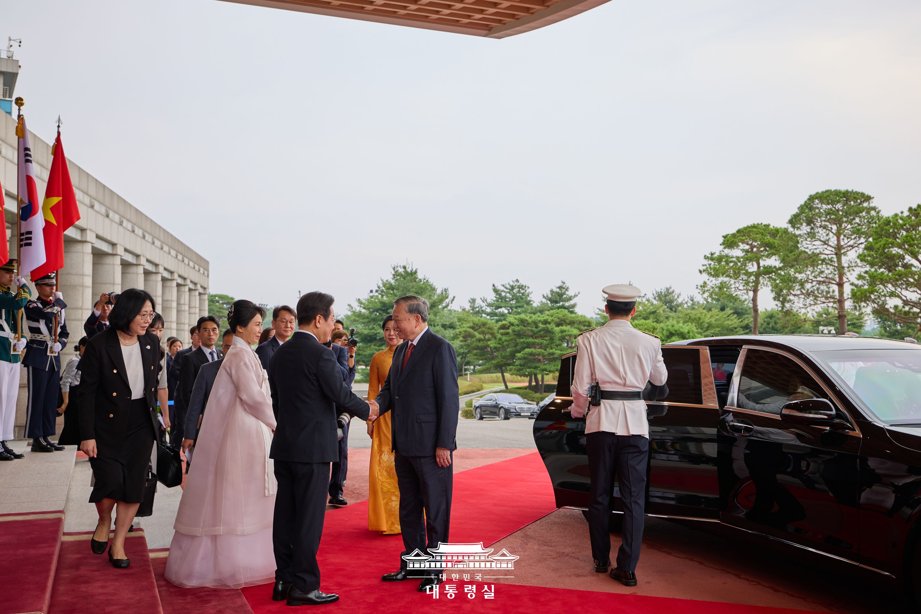 2025년 8월 12일 국민 여러분께 보고드립니다 슬라이드1