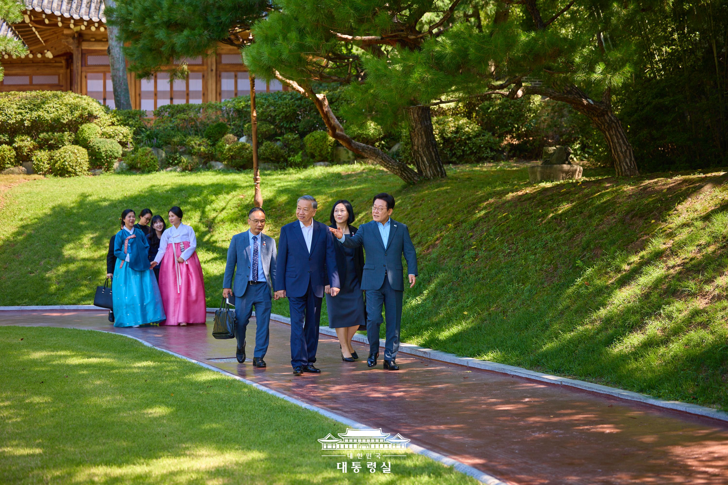 또 럼 베트남 당서기장 내외 상춘재 친교 일정 슬라이드3