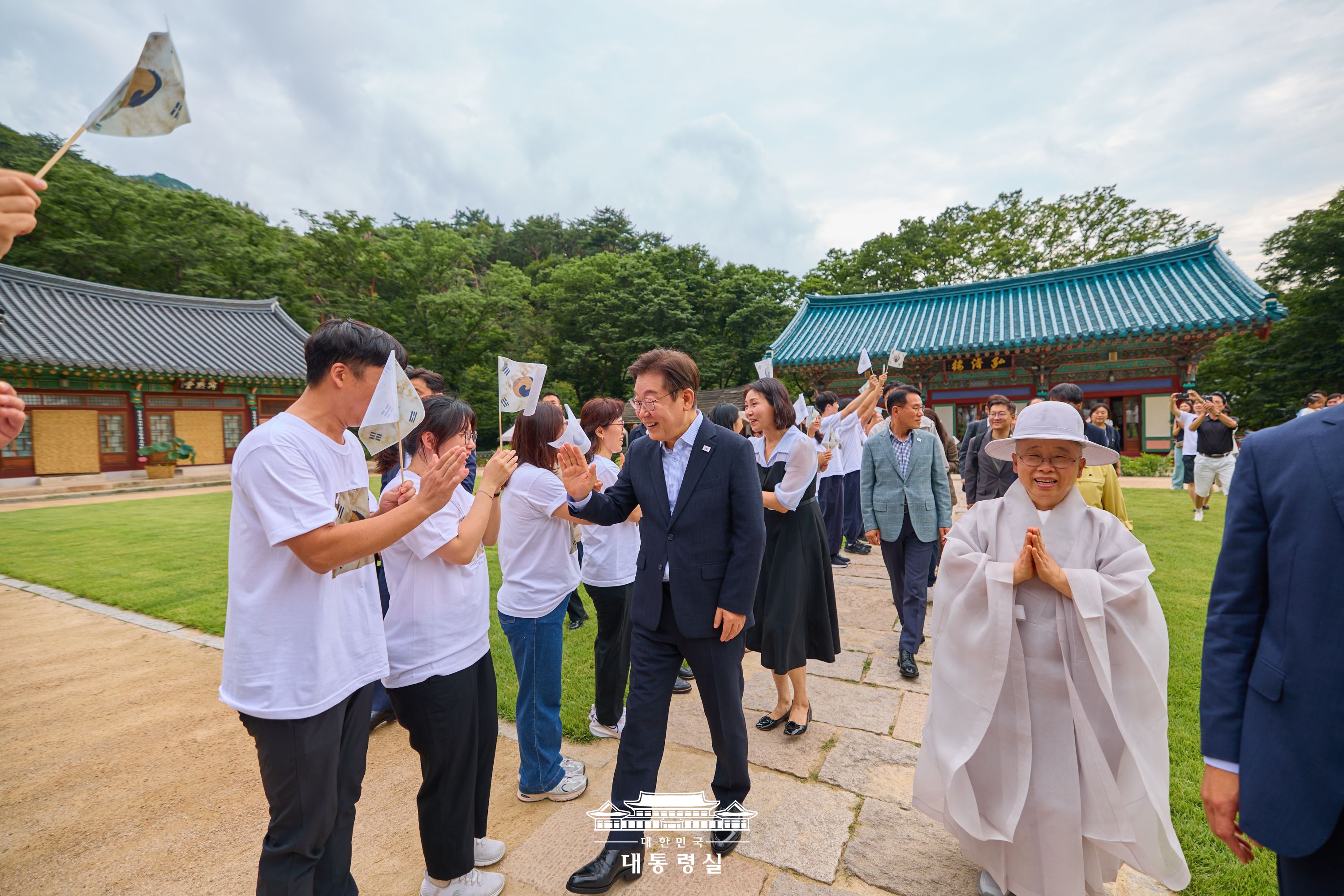 빛바랜 태극기에 담긴 독립의 선명한 의지 슬라이드6