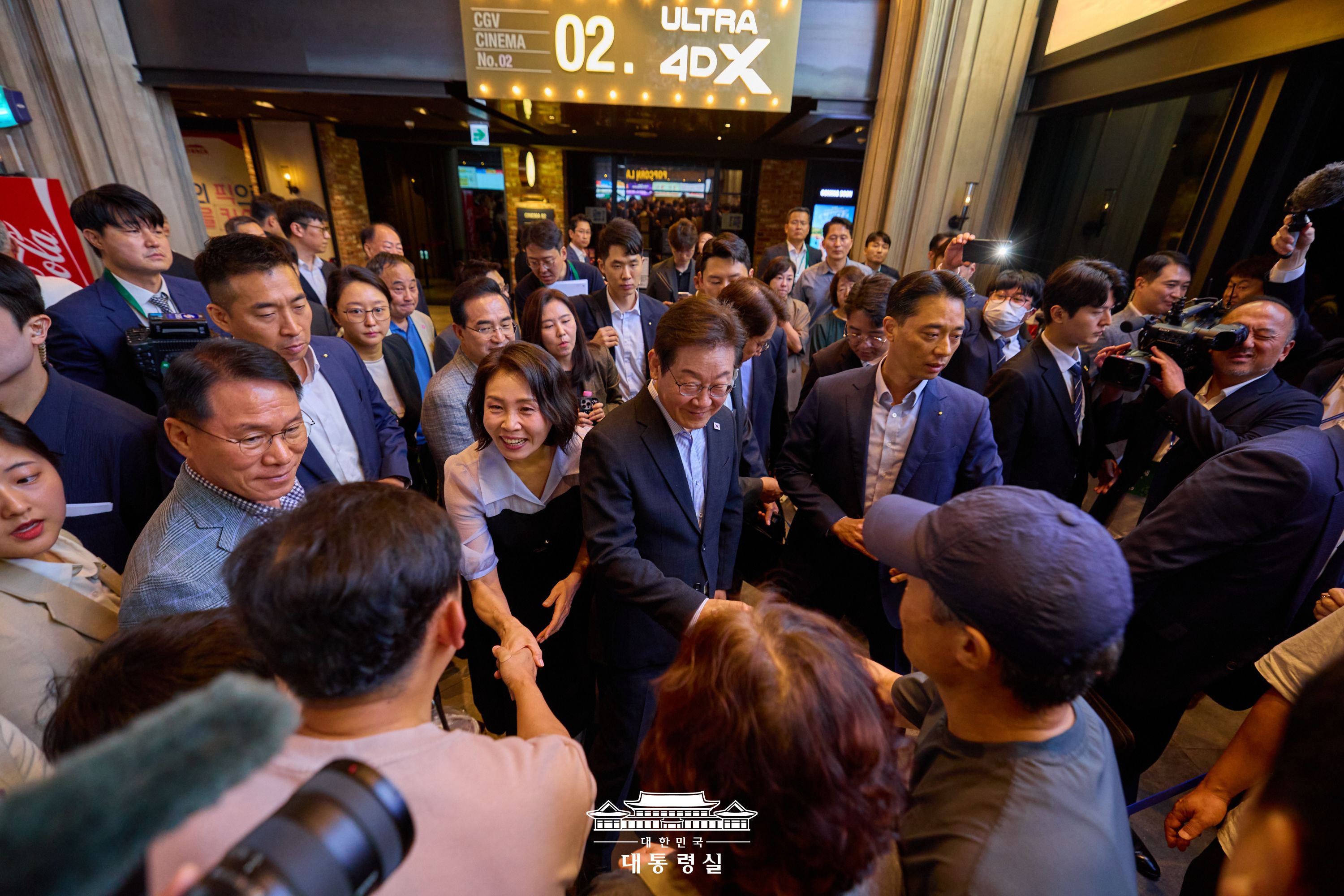 빛바랜 태극기에 담긴 독립의 선명한 의지 슬라이드1