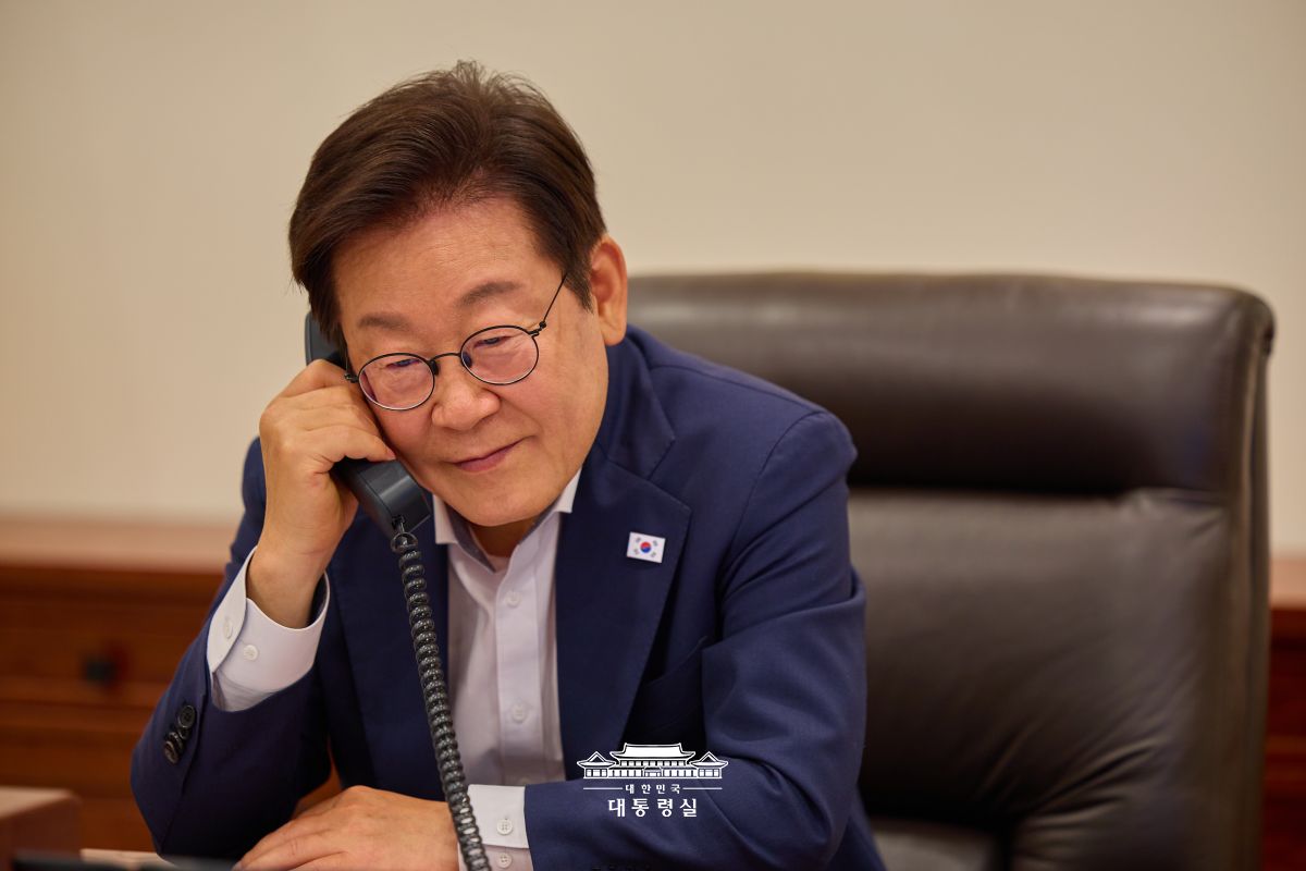 오늘 페르디난드 로무알데즈 마르코스 주니어 필리핀 대통령과 취임 후 첫 통화를 나눴습니다. 썸네일