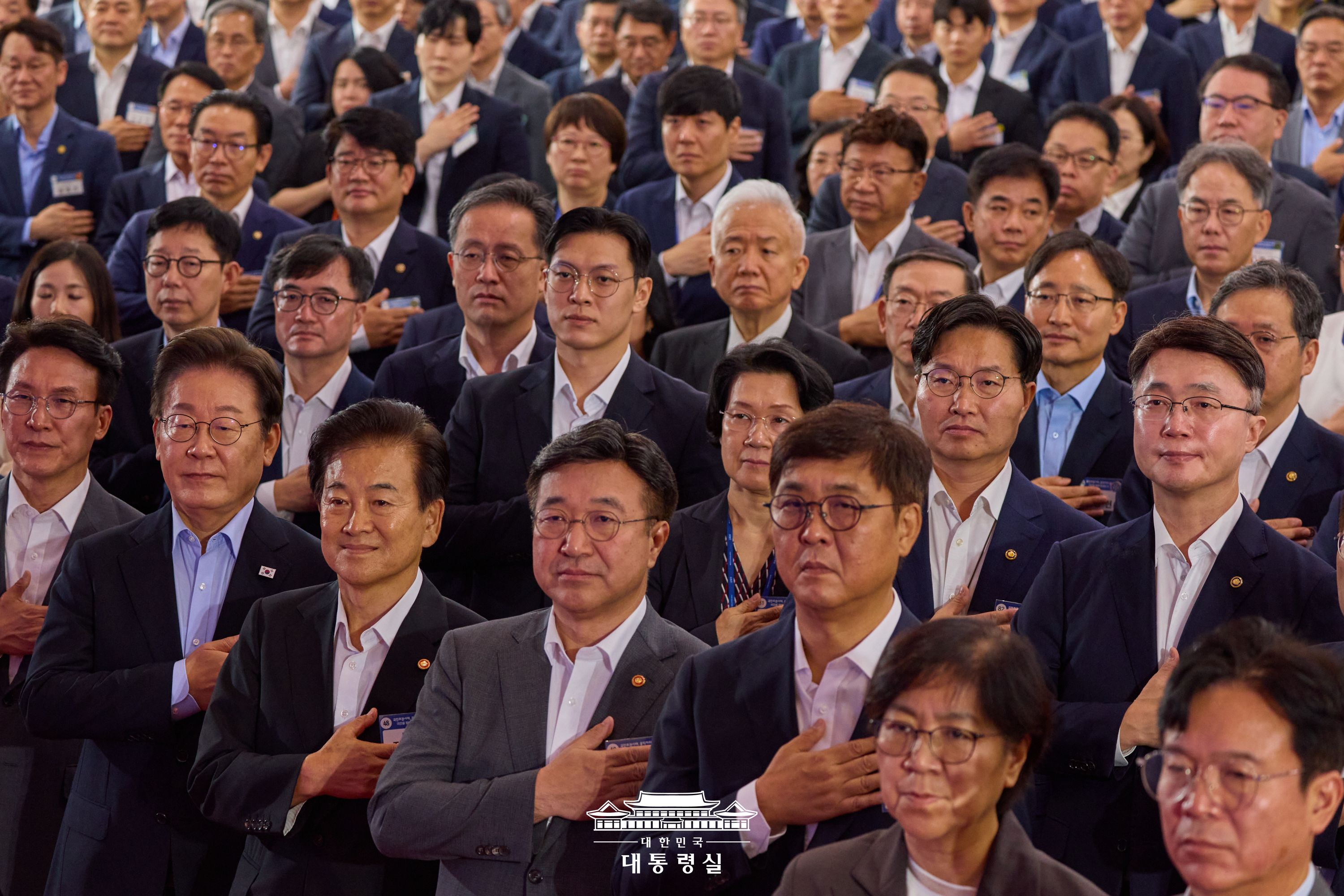 2025년 8월 1일 국민 여러분께 보고드립니다 슬라이드2