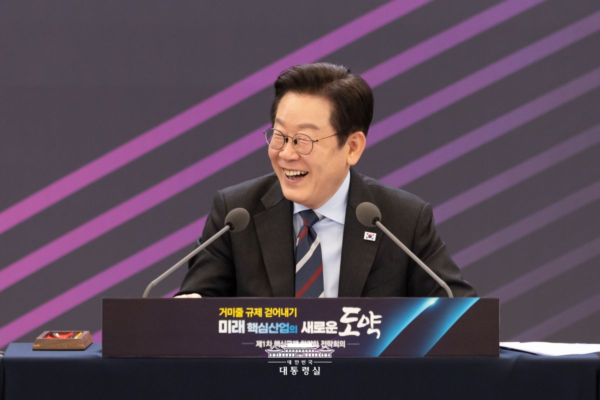 미래 성장을 위해 낡은 규제를 과감히 혁신하겠습니다 썸네일