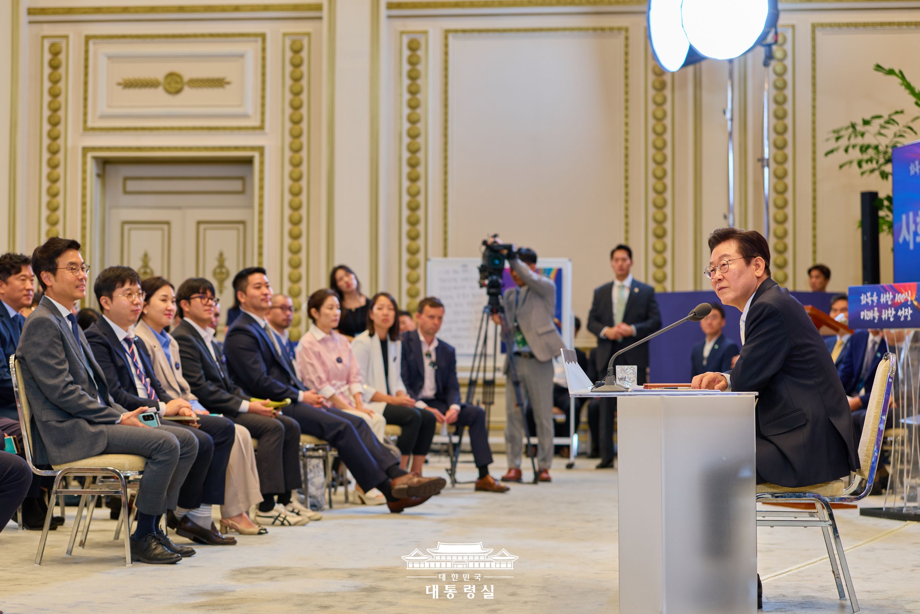 취임 100일 기자회견 슬라이드7