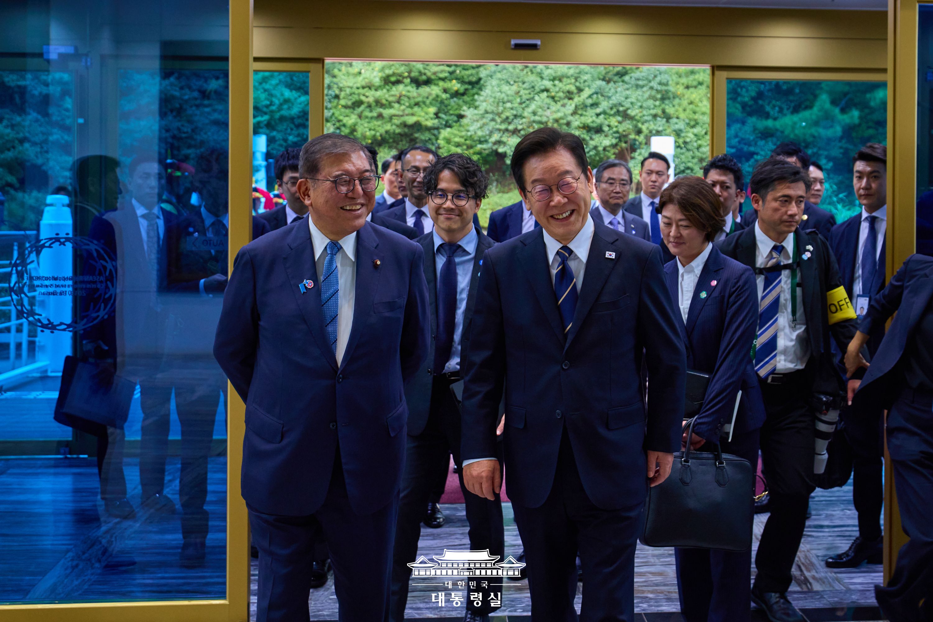 한·일 정상 산책 슬라이드1